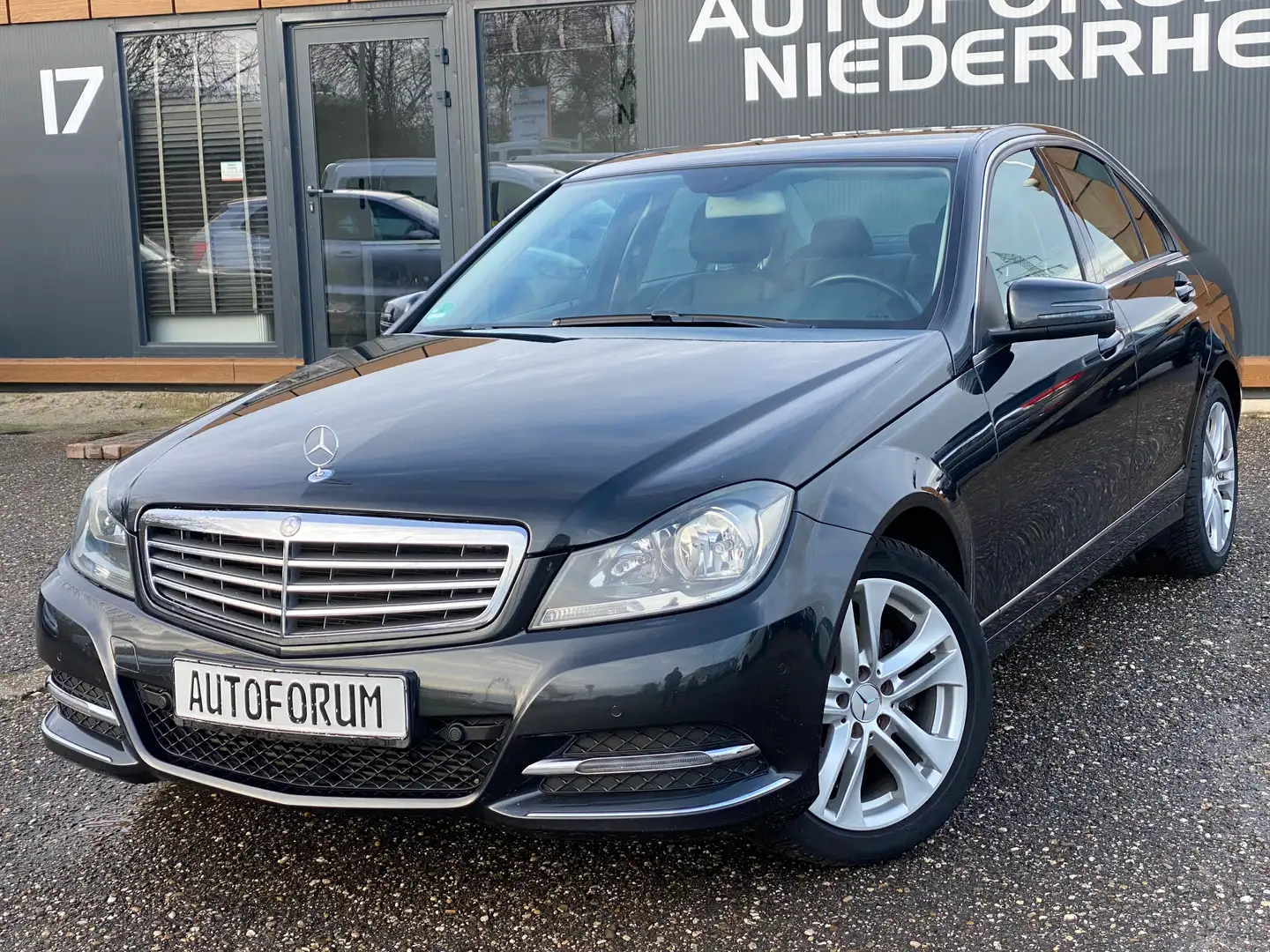 Mercedes-Benz C 180 CGI BlueEfficiency FACELIFT* AVANTGARDE* NAVI* Noir - 1