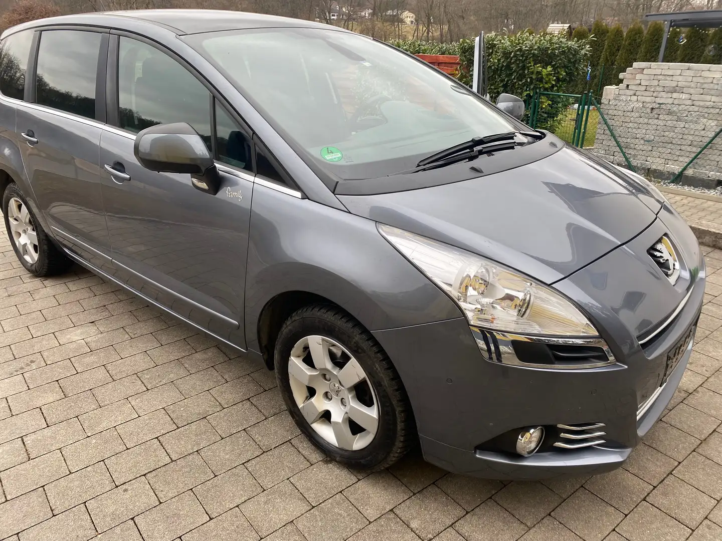 Peugeot 5008 Family 7-Sitzer Grau - 1