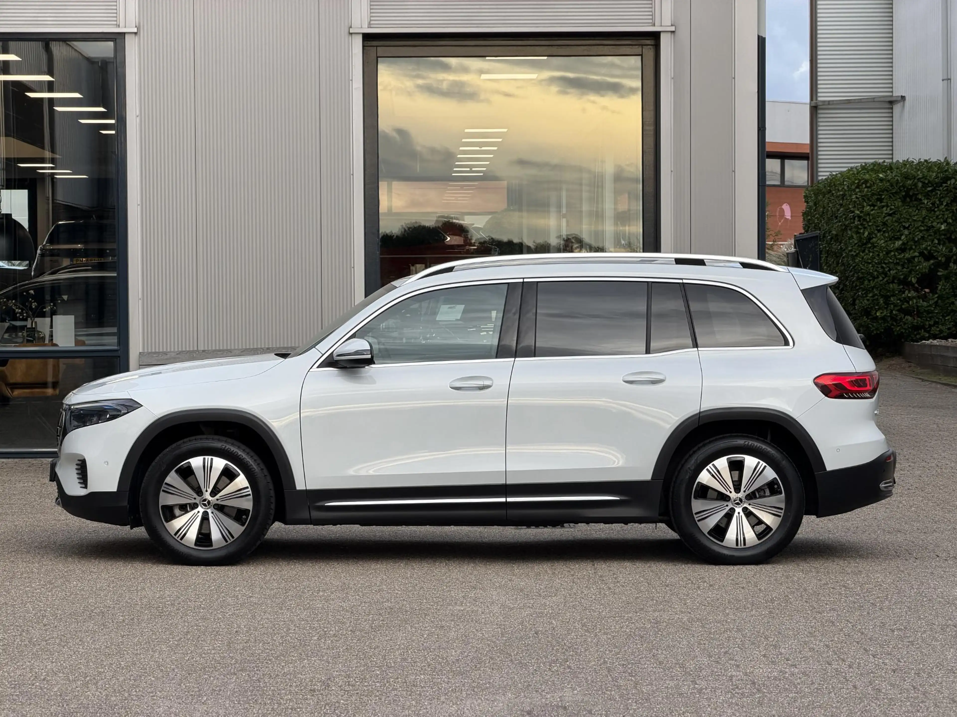 Mercedes-Benz EQB 250 Business Line 67 kWh | NL-Auto/Carplay/Privacy Gla — photo 37