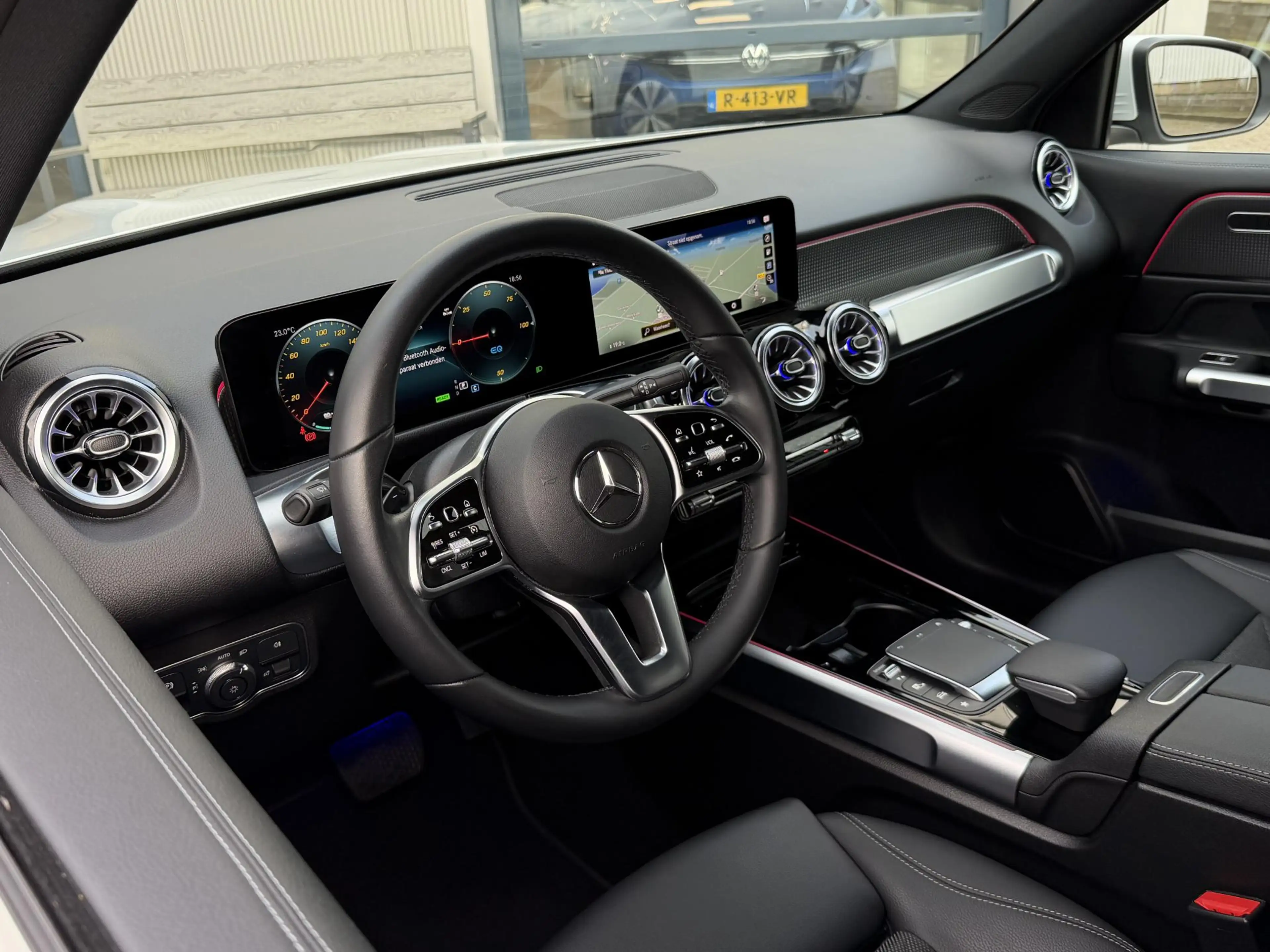 Mercedes-Benz EQB 250 Business Line 67 kWh | NL-Auto/Carplay/Privacy Gla — photo 32