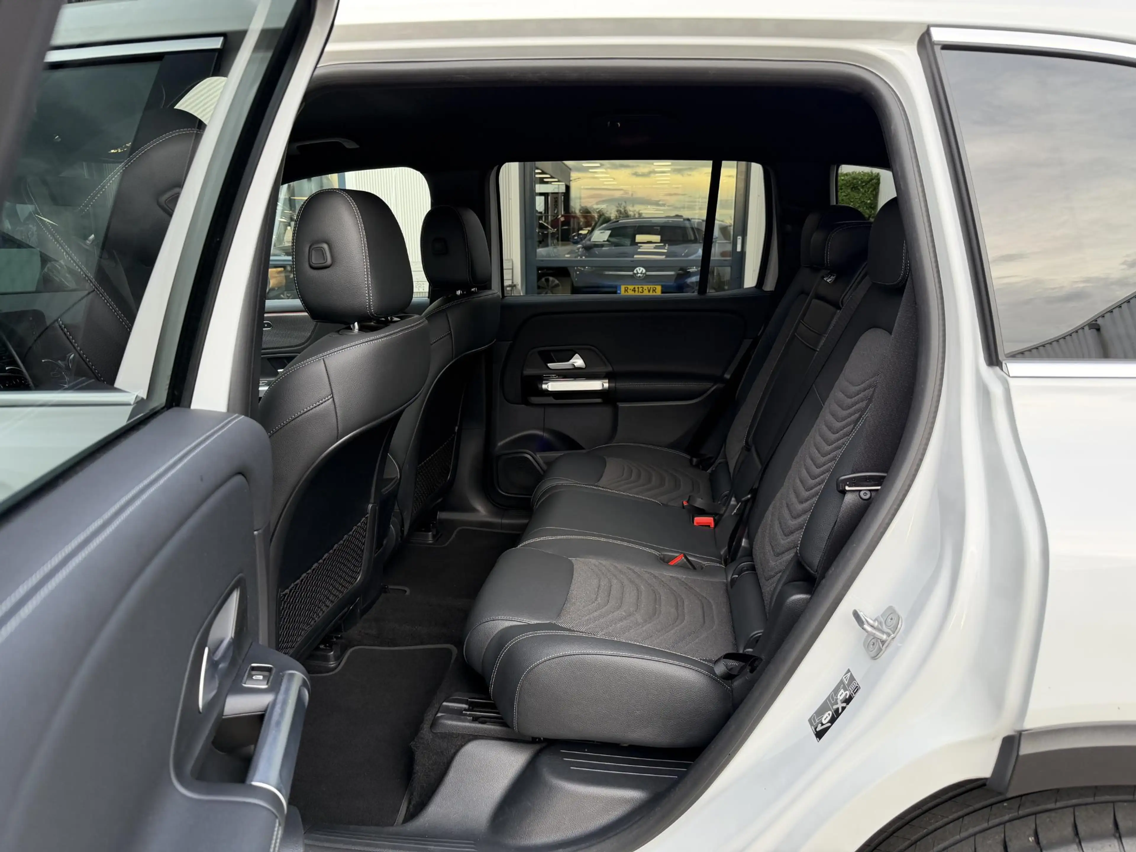 Mercedes-Benz EQB 250 Business Line 67 kWh | NL-Auto/Carplay/Privacy Gla — photo 39