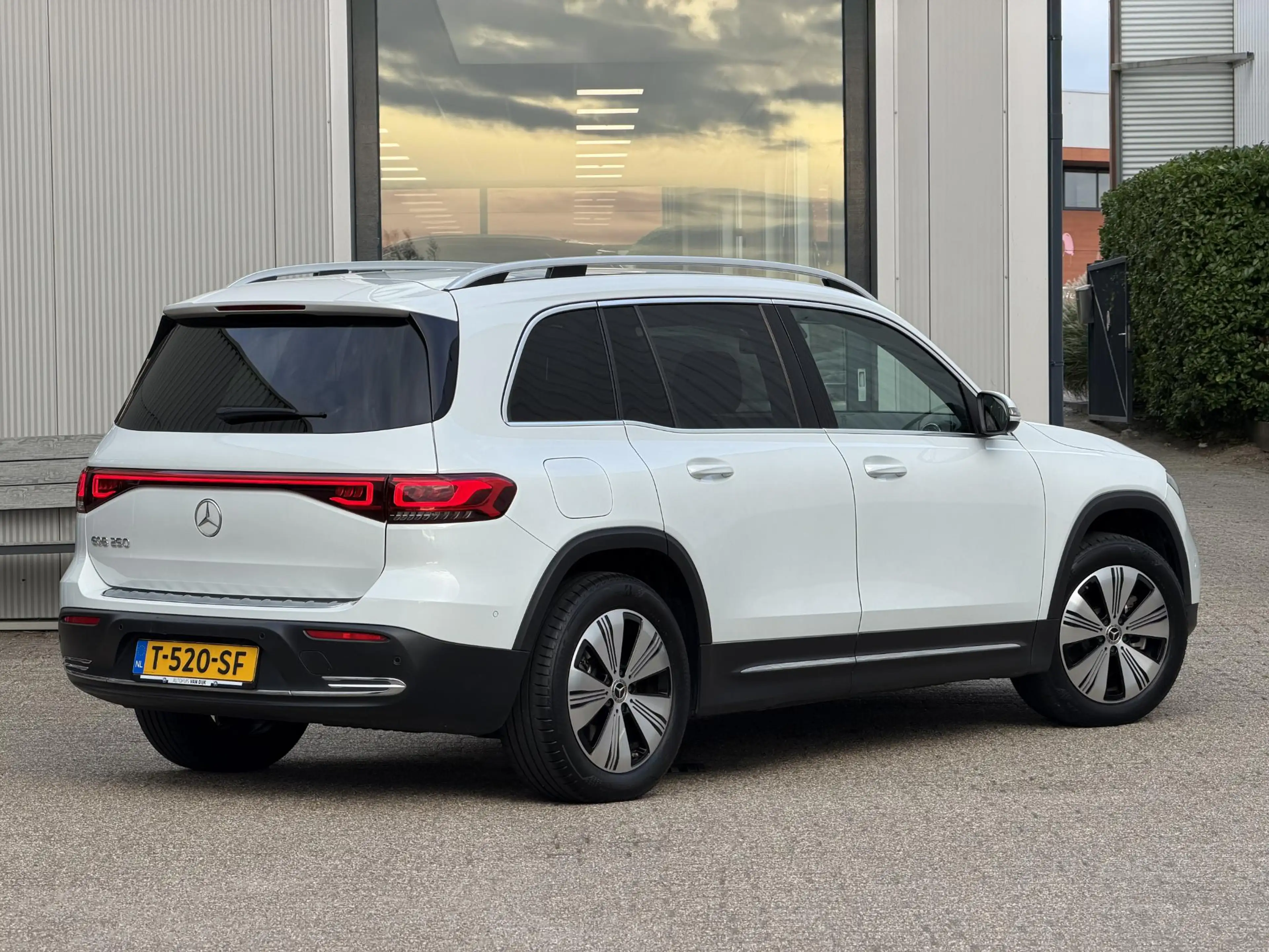 Mercedes-Benz EQB 250 Business Line 67 kWh | NL-Auto/Carplay/Privacy Gla — photo 2