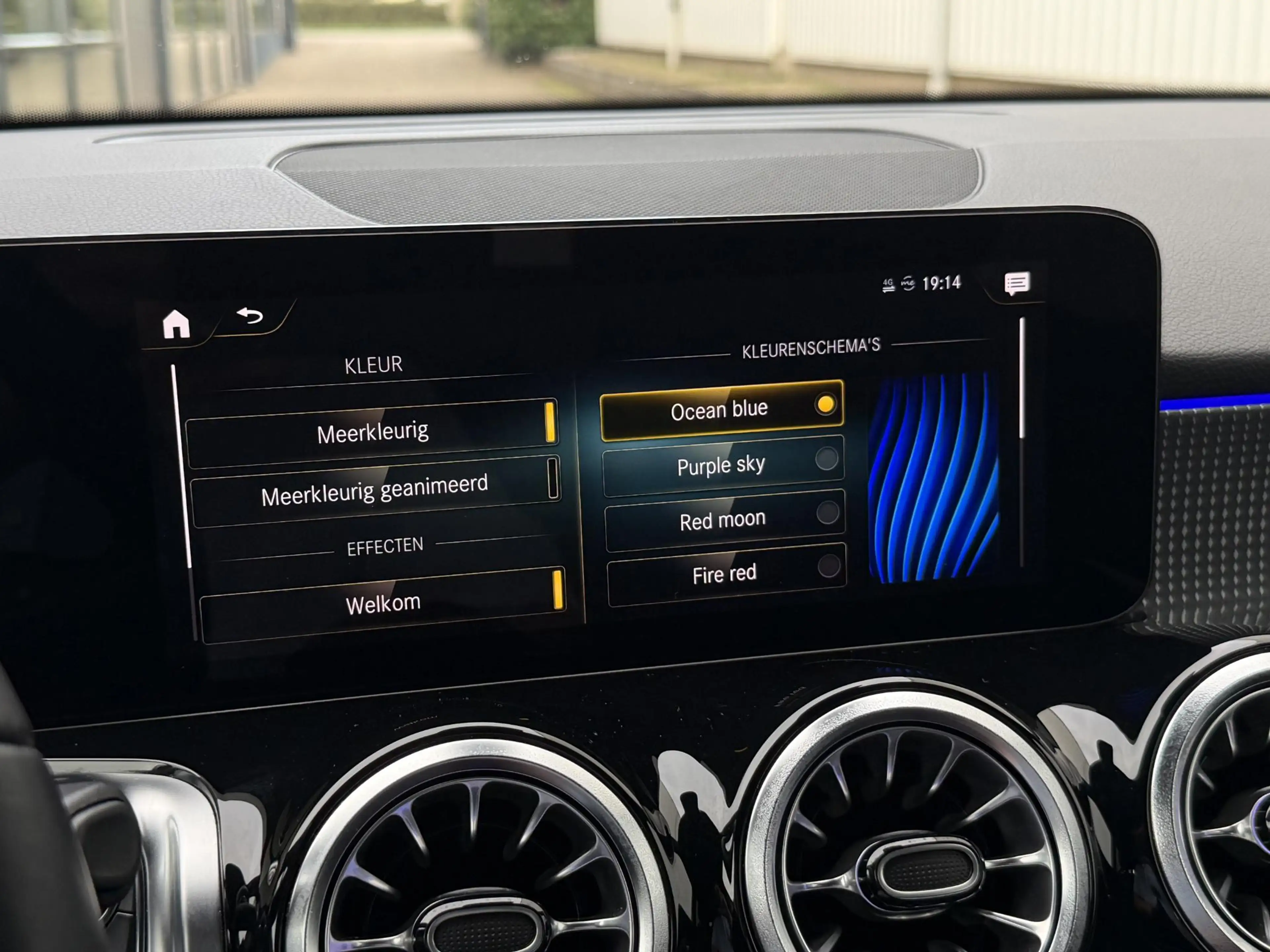 Mercedes-Benz EQB 250 Business Line 67 kWh | NL-Auto/Carplay/Privacy Gla — photo 25