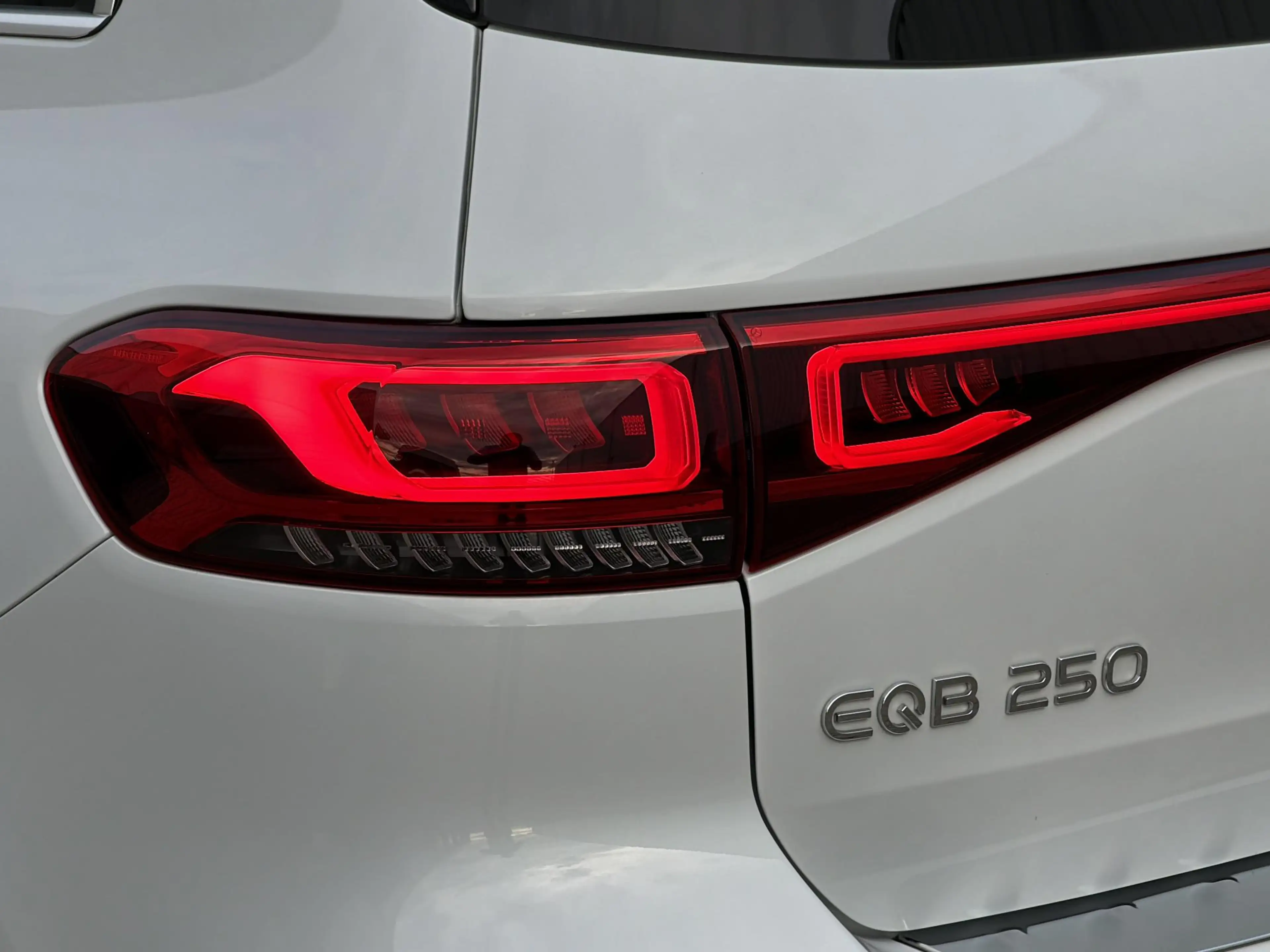 Mercedes-Benz EQB 250 Business Line 67 kWh | NL-Auto/Carplay/Privacy Gla — photo 36