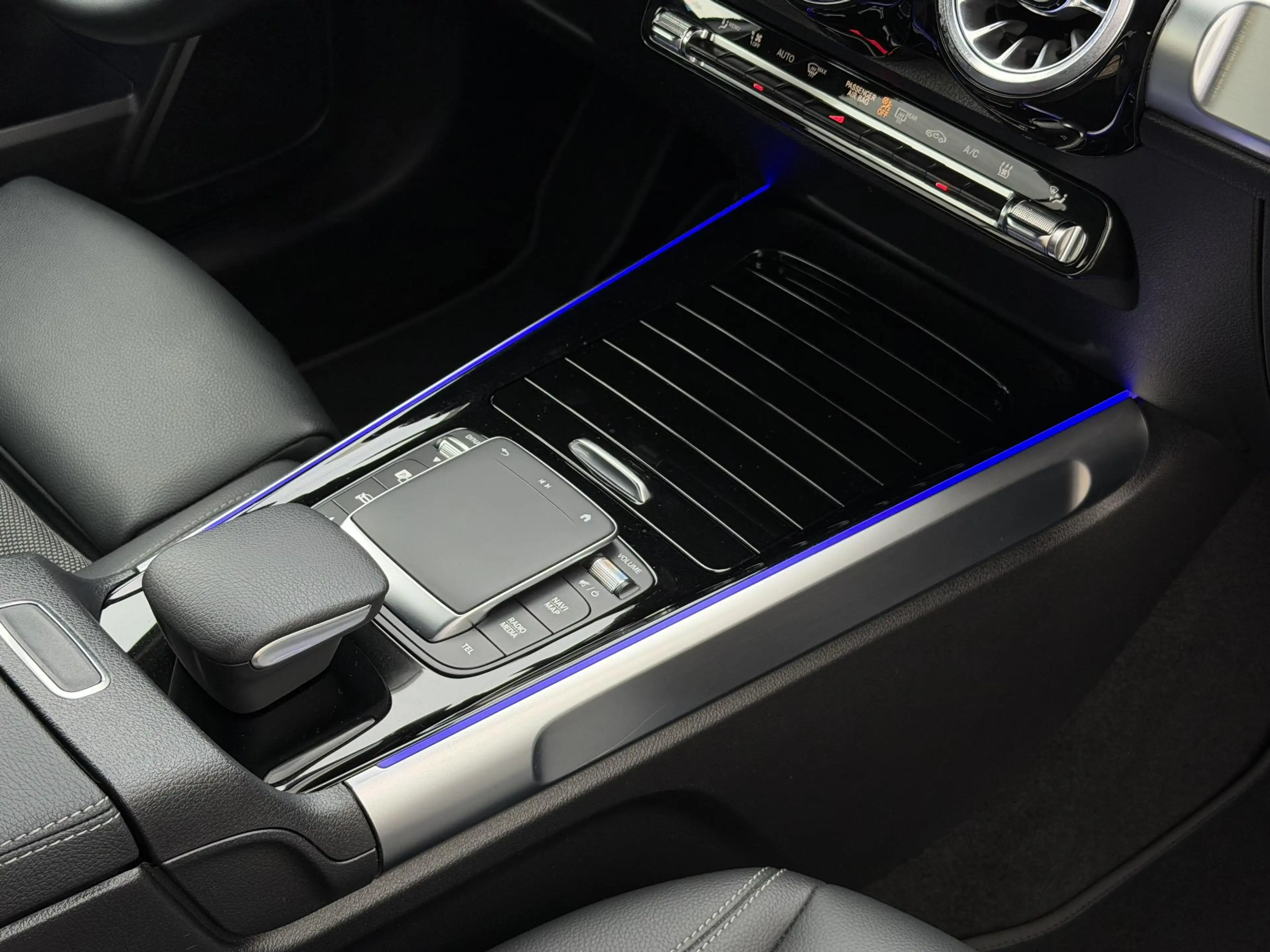 Mercedes-Benz EQB 250 Business Line 67 kWh | NL-Auto/Carplay/Privacy Gla — photo 41