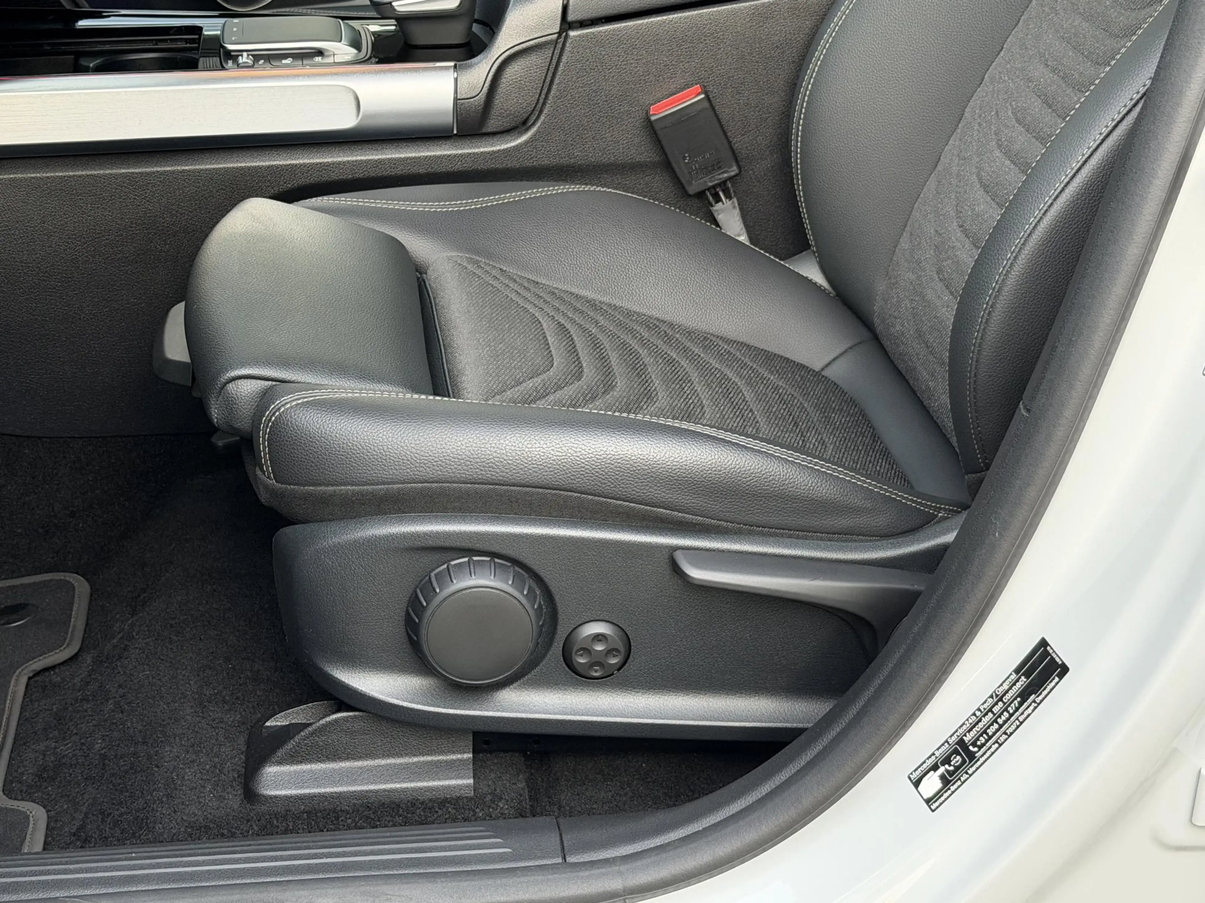 Mercedes-Benz EQB 250 Business Line 67 kWh | NL-Auto/Carplay/Privacy Gla — photo 7