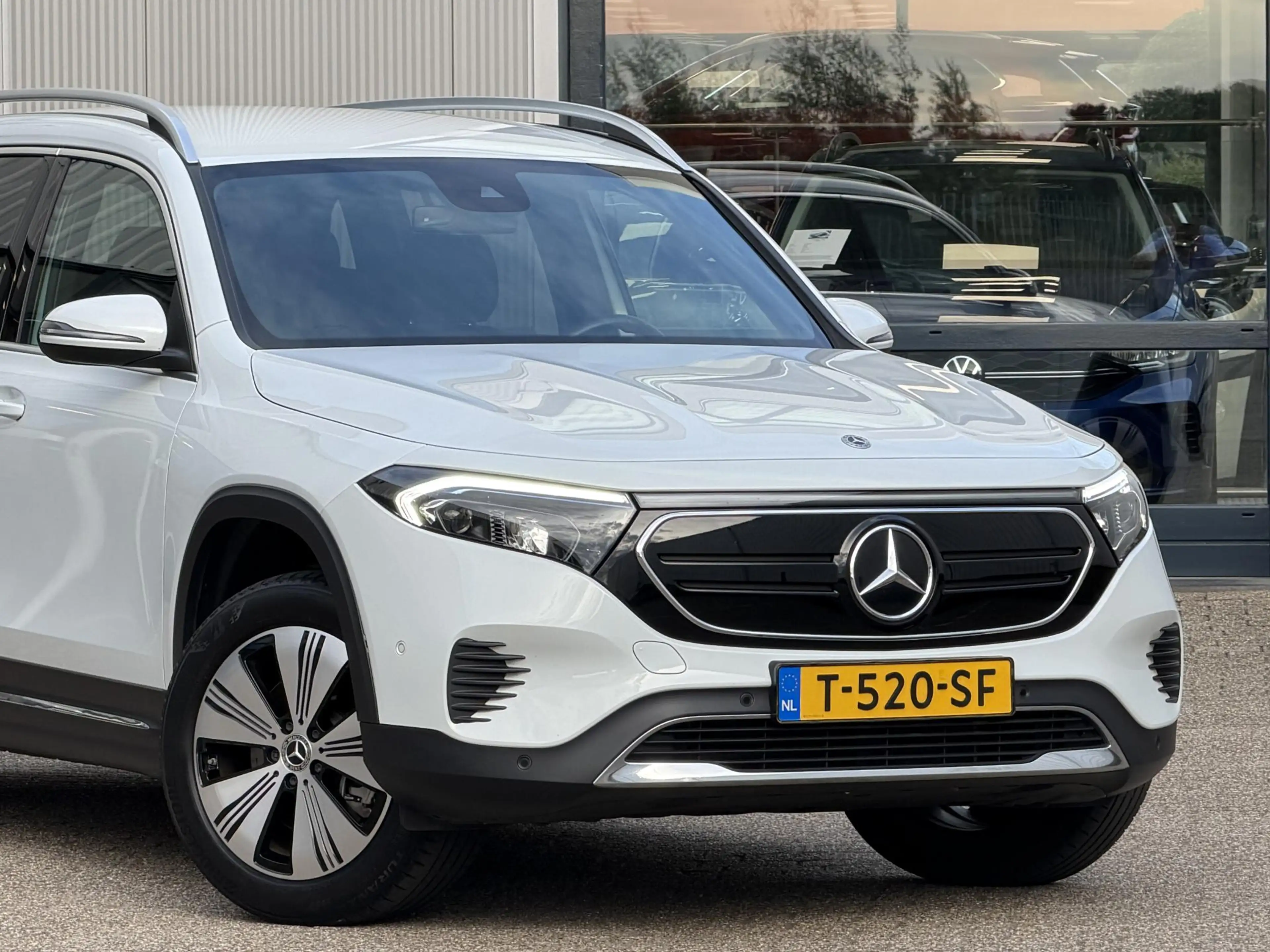 Mercedes-Benz EQB 250 Business Line 67 kWh | NL-Auto/Carplay/Privacy Gla — photo 21