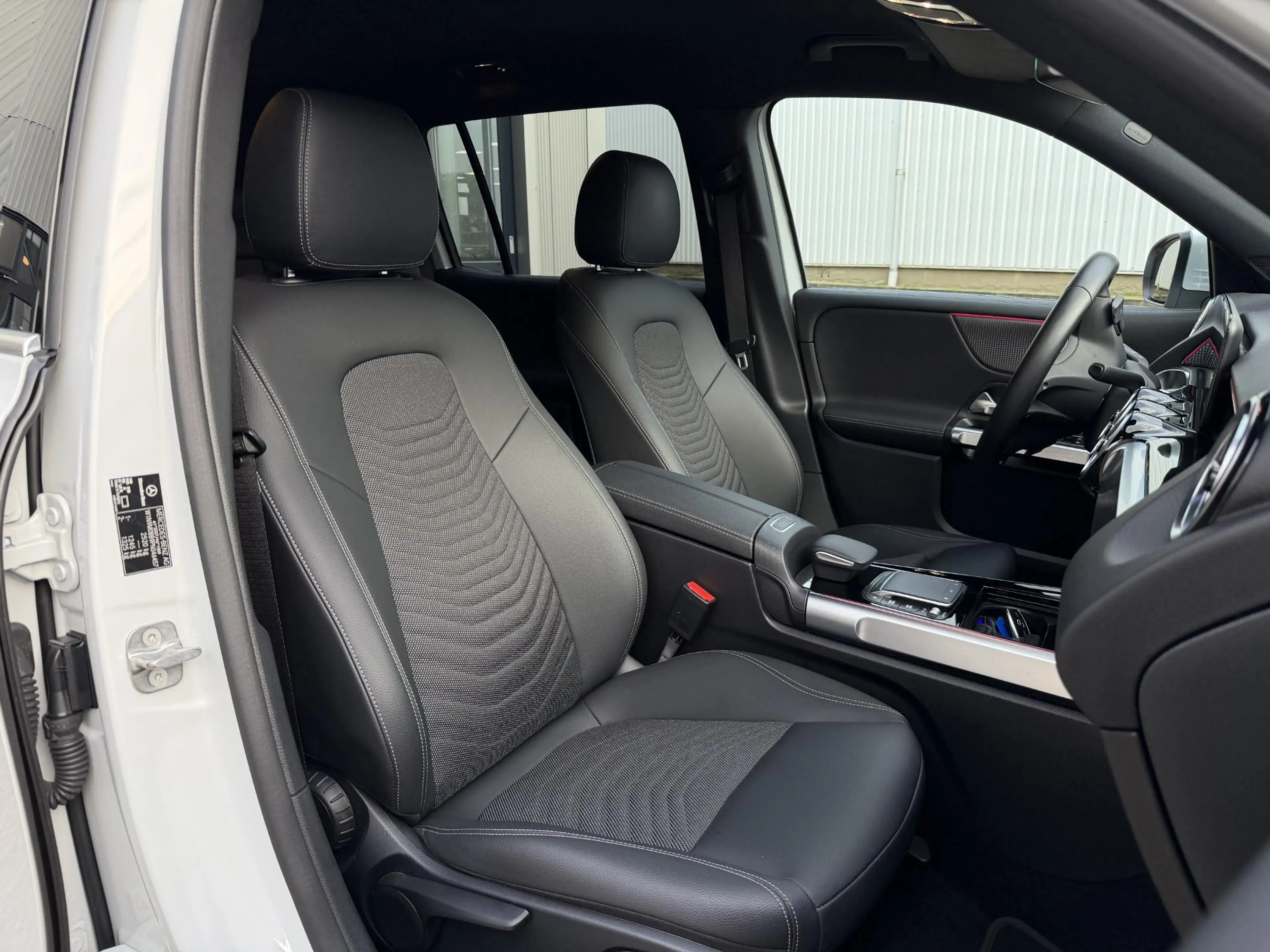 Mercedes-Benz EQB 250 Business Line 67 kWh | NL-Auto/Carplay/Privacy Gla — photo 22
