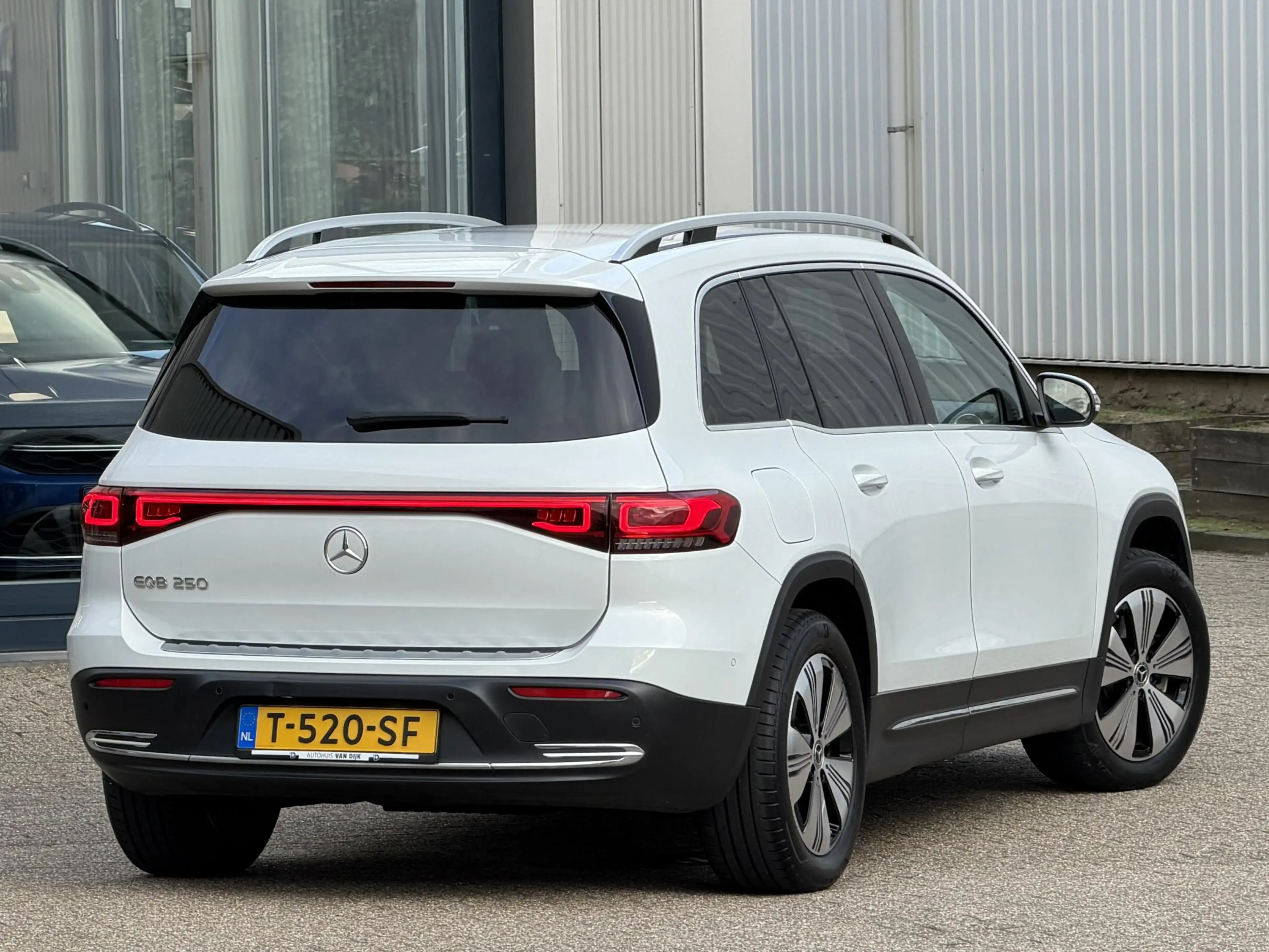 Mercedes-Benz EQB 250 Business Line 67 kWh | NL-Auto/Carplay/Privacy Gla — photo 27