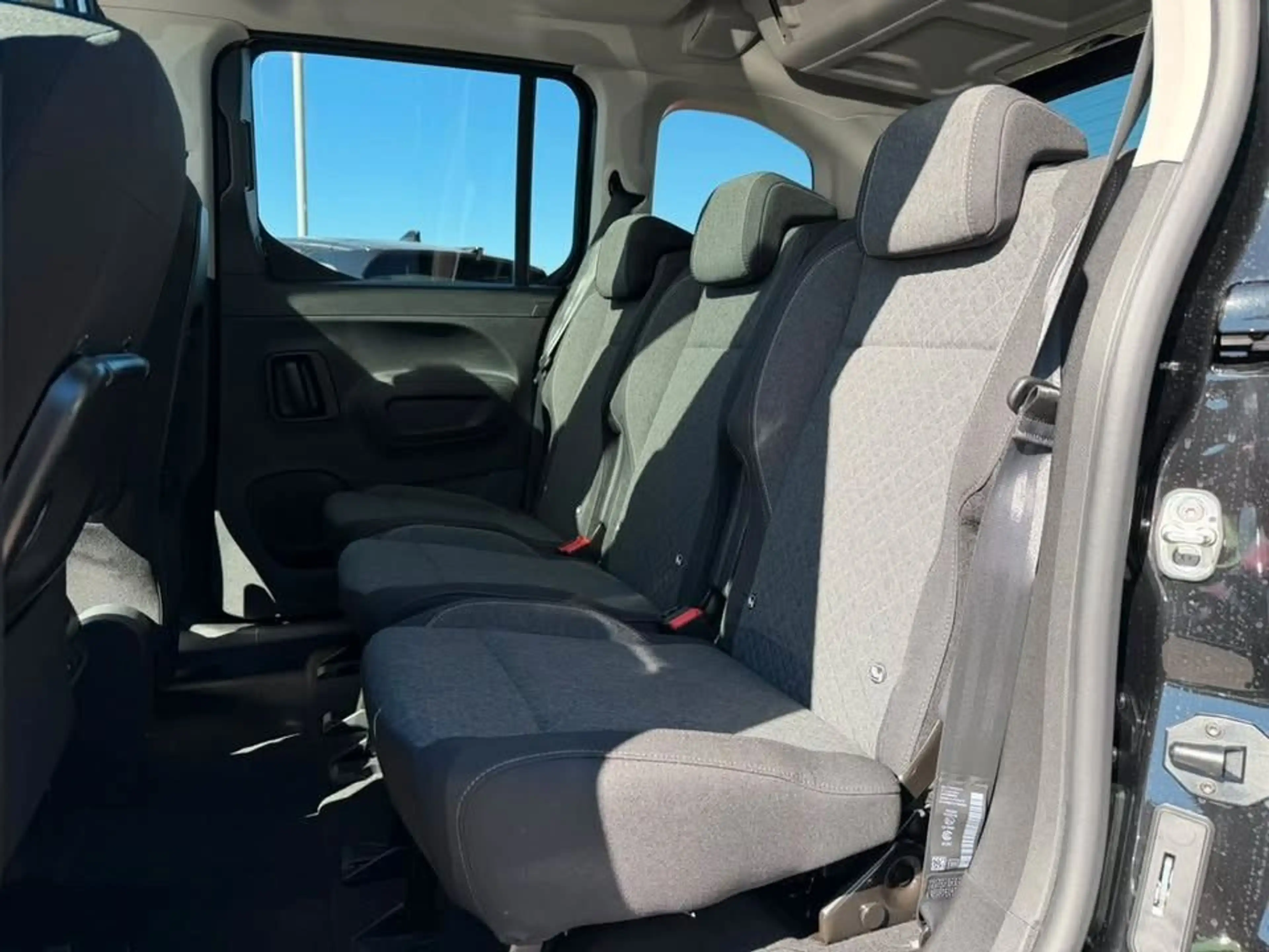 Opel Combo 1.5 Diesel S/S AT8 130PS *HOLIDAY-PAKET* — photo 8