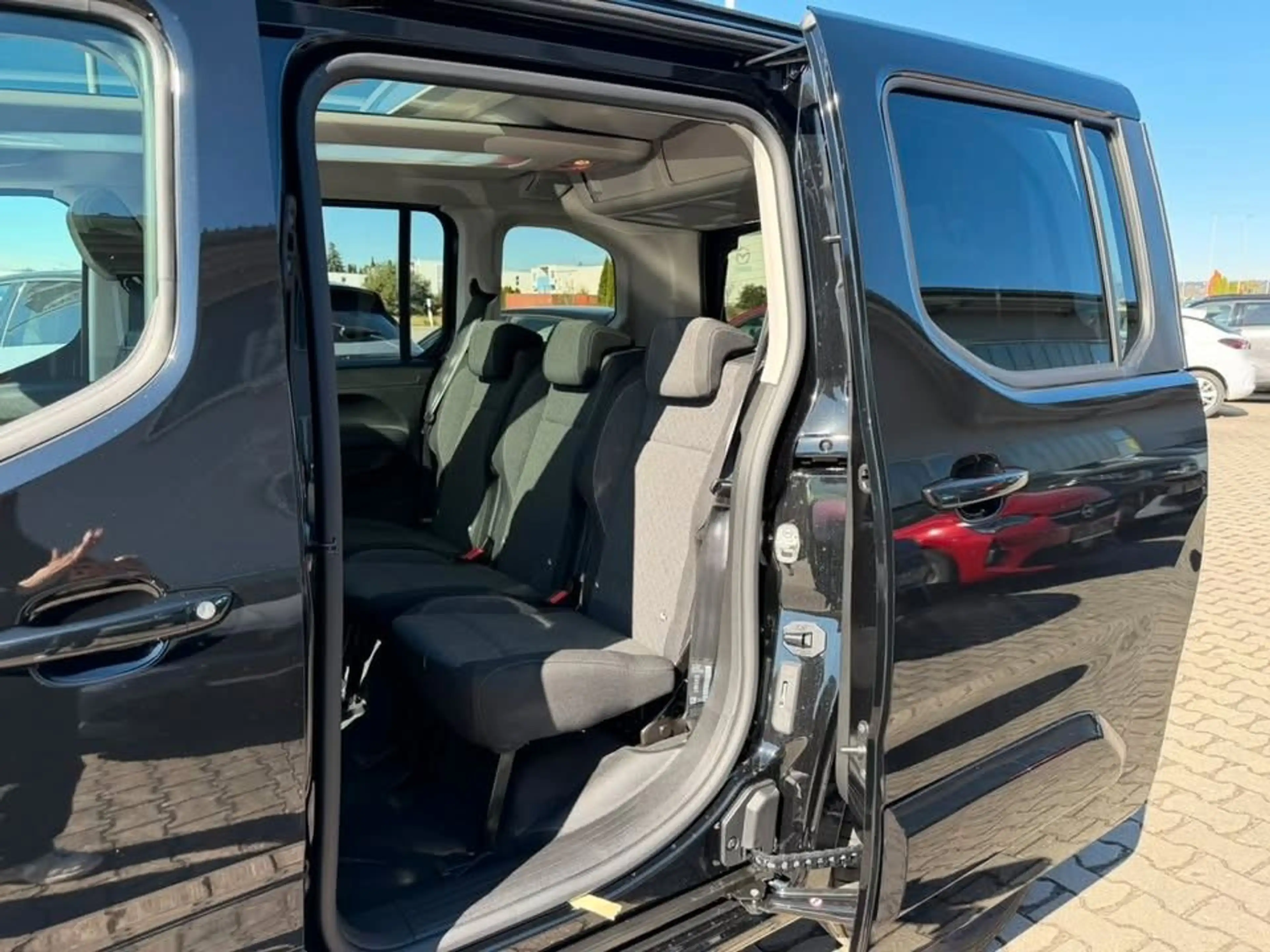 Opel Combo 1.5 Diesel S/S AT8 130PS *HOLIDAY-PAKET* — photo 7