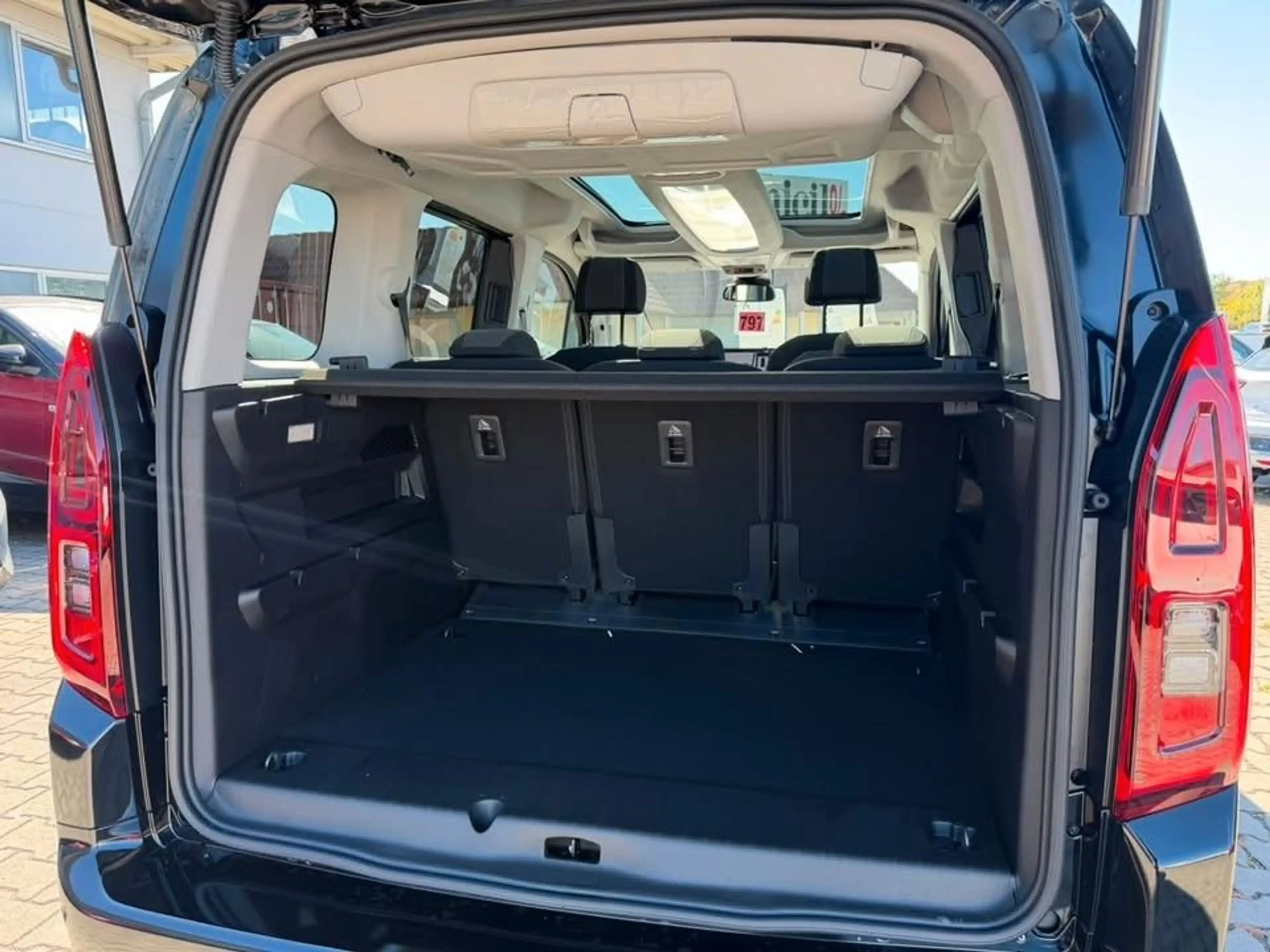 Opel Combo 1.5 Diesel S/S AT8 130PS *HOLIDAY-PAKET* — photo 6