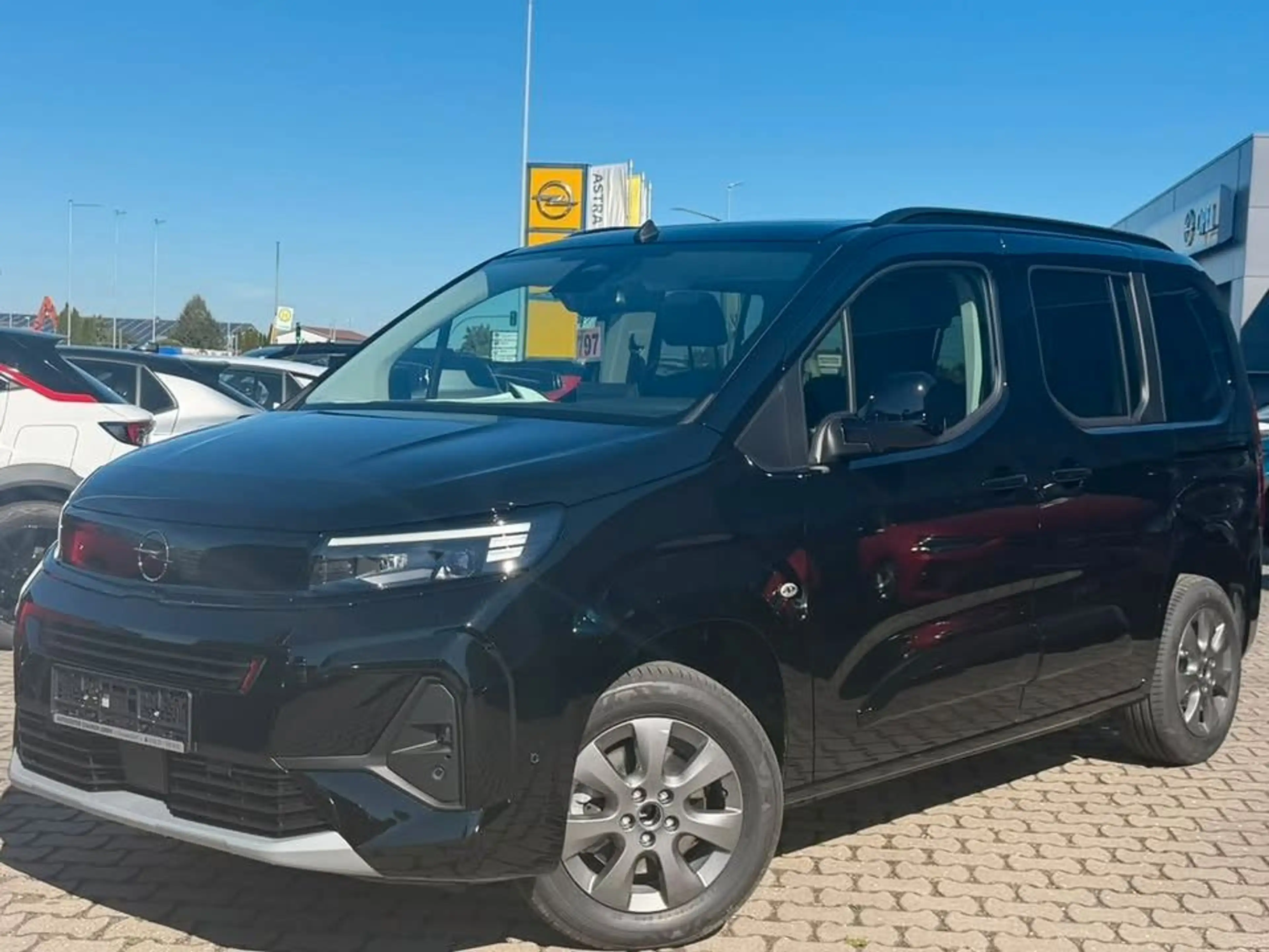 Opel Combo 1.5 Diesel S/S AT8 130PS *HOLIDAY-PAKET* — photo 3