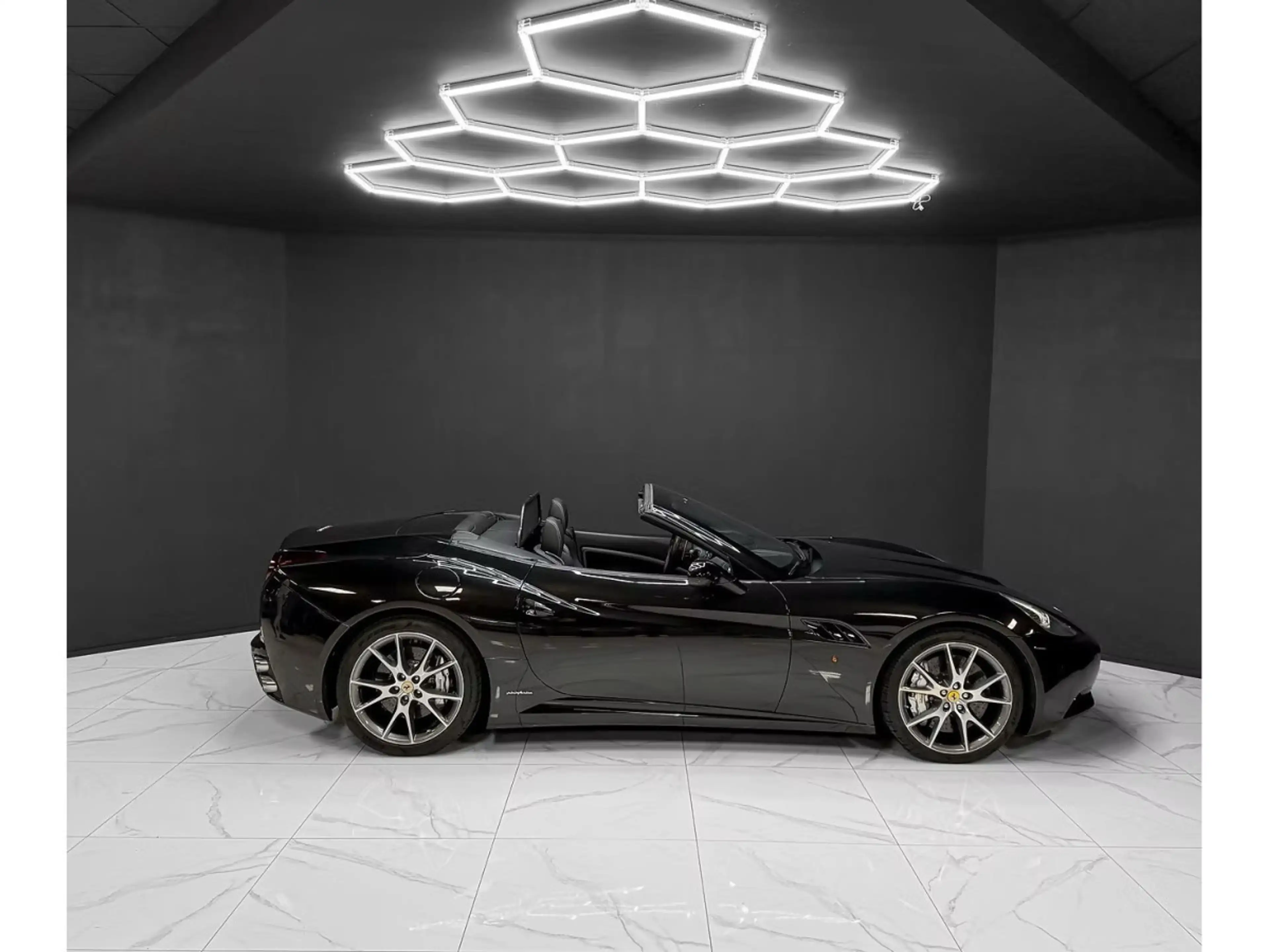 Ferrari California V8 4.3 Nero Daytona — photo 6