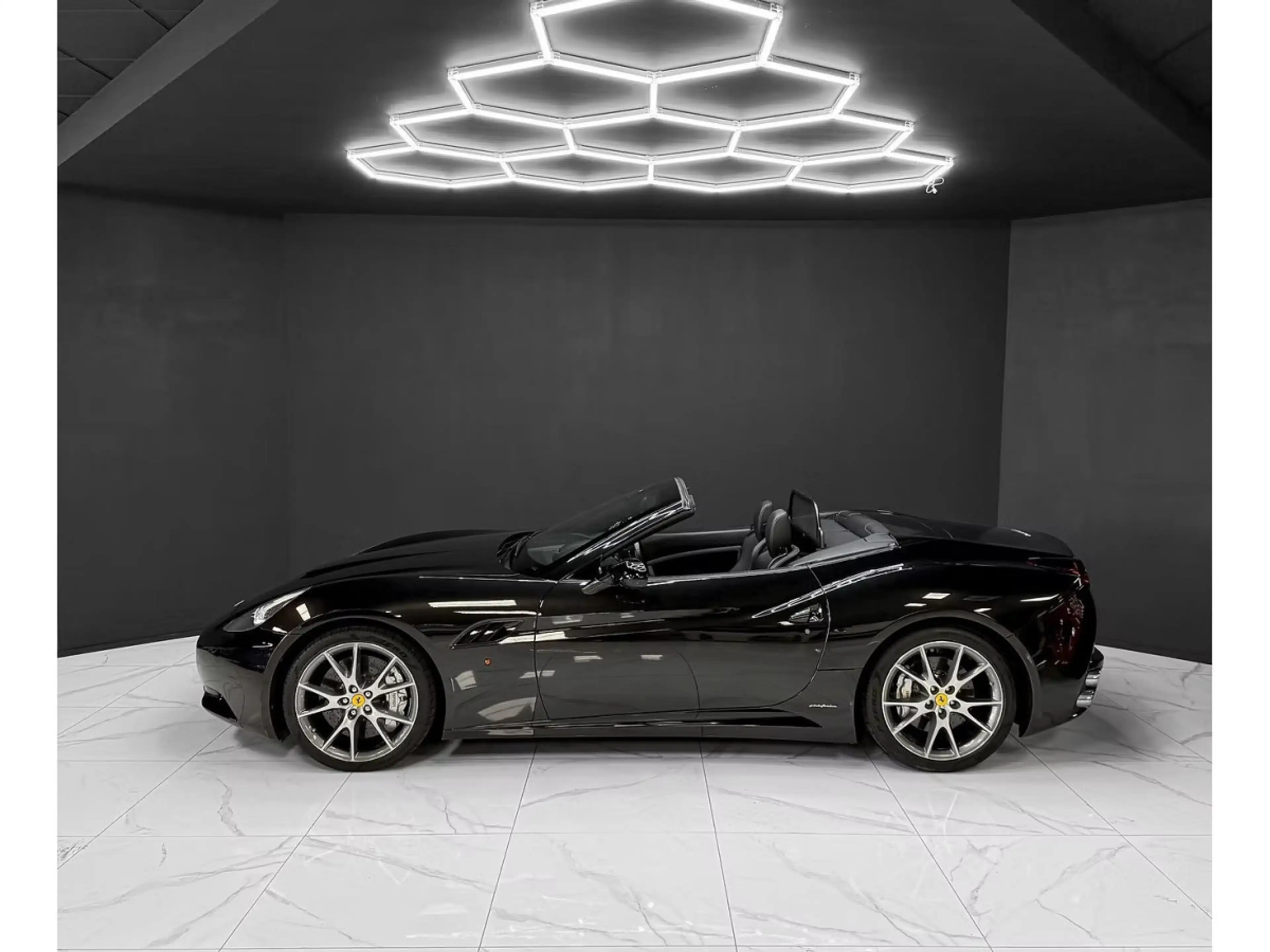 Ferrari California V8 4.3 Nero Daytona — photo 2