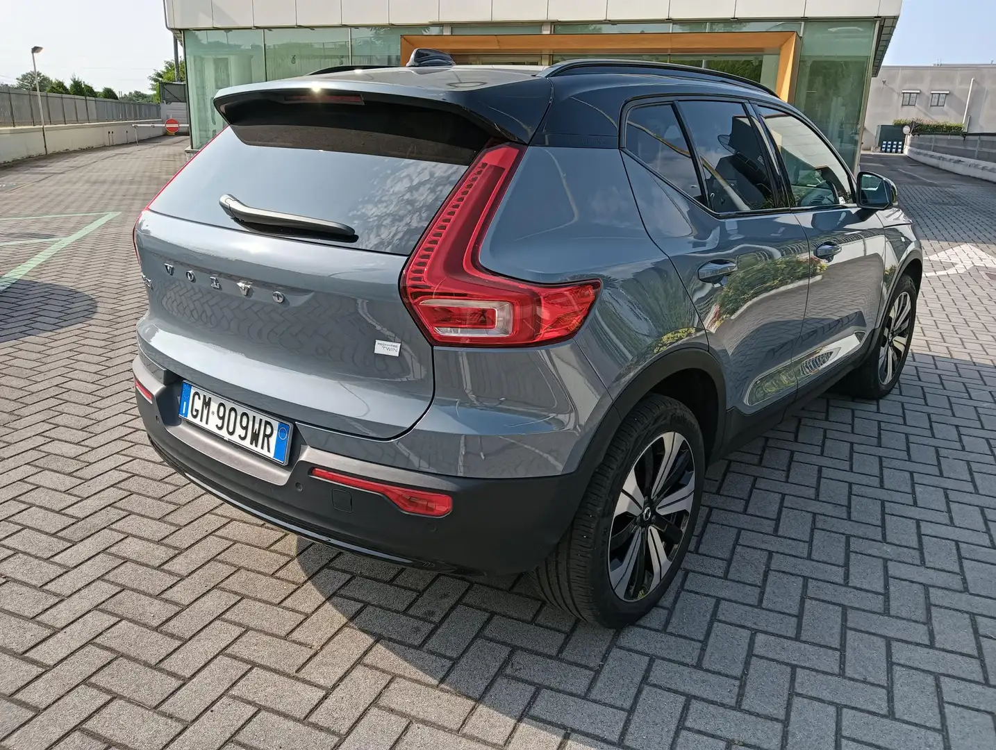 Volvo XC40 Twin Motor Plus AWD Blu/Azzurro - 2