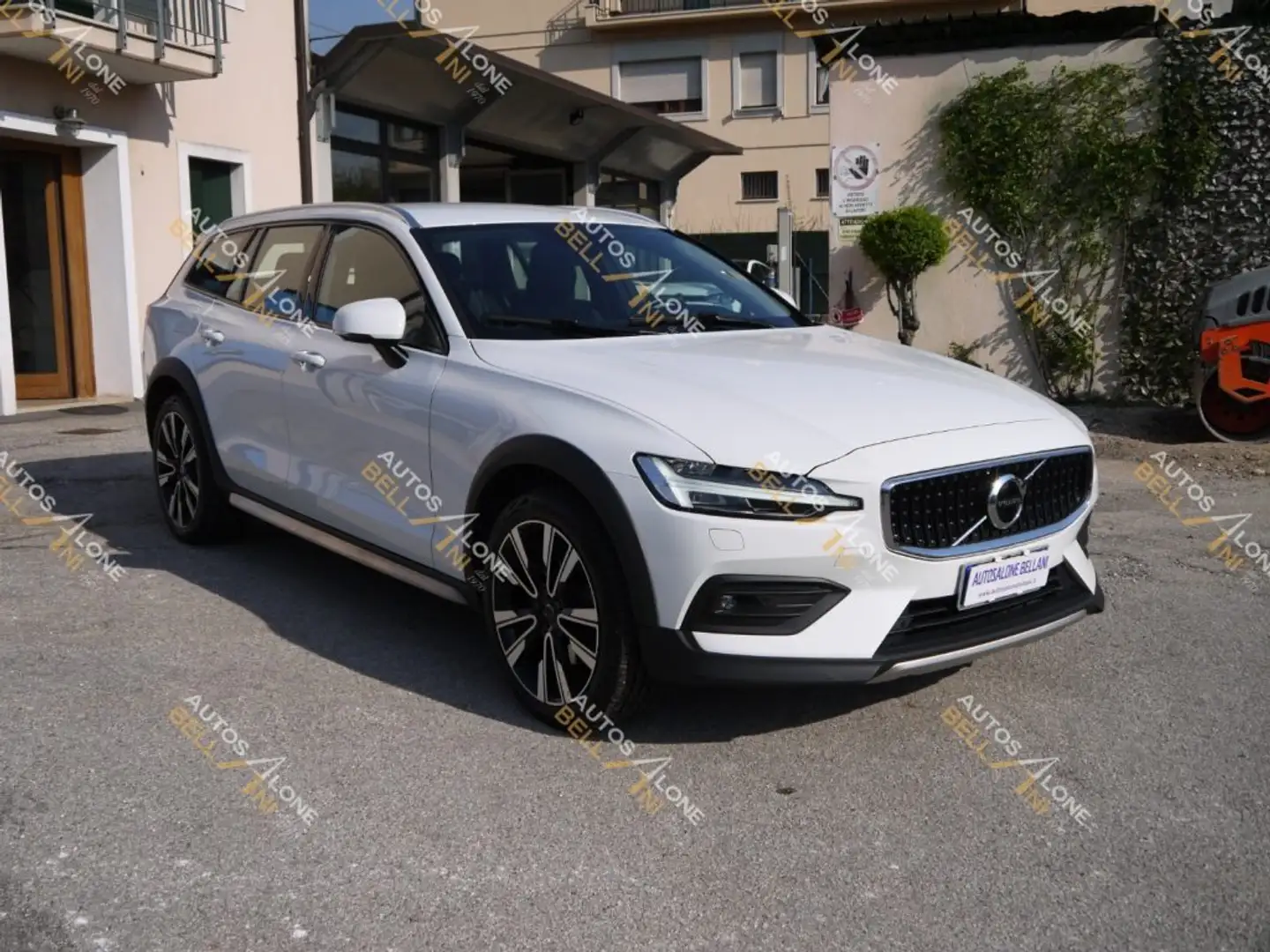 Volvo V60 Cross Country B4 (d) AWD Geartronic Business Pro Line Bianco - 1
