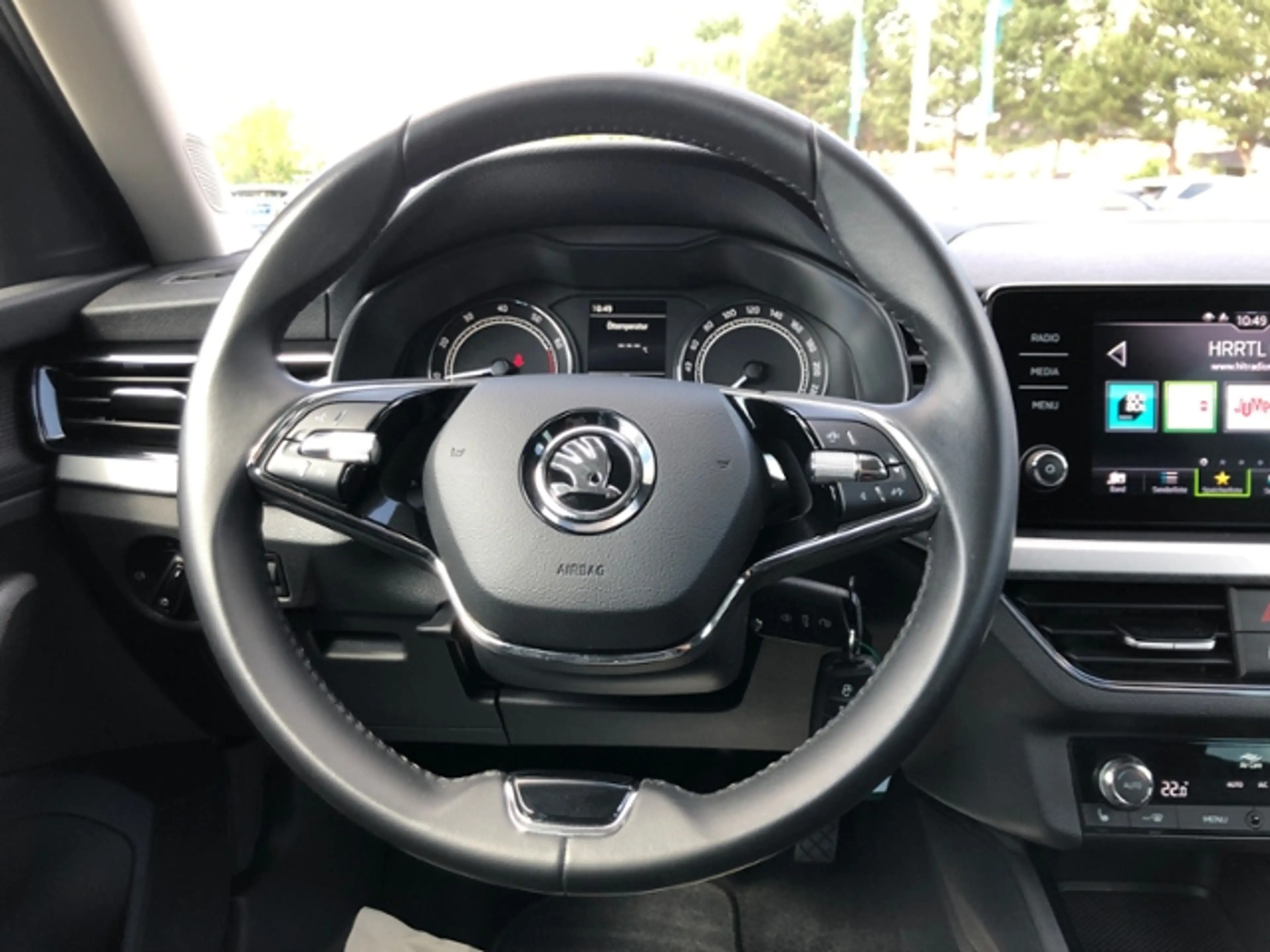 Skoda Kamiq Tour 1.5 TSI AHZV LED SHZ PDC SmartLink — photo 12
