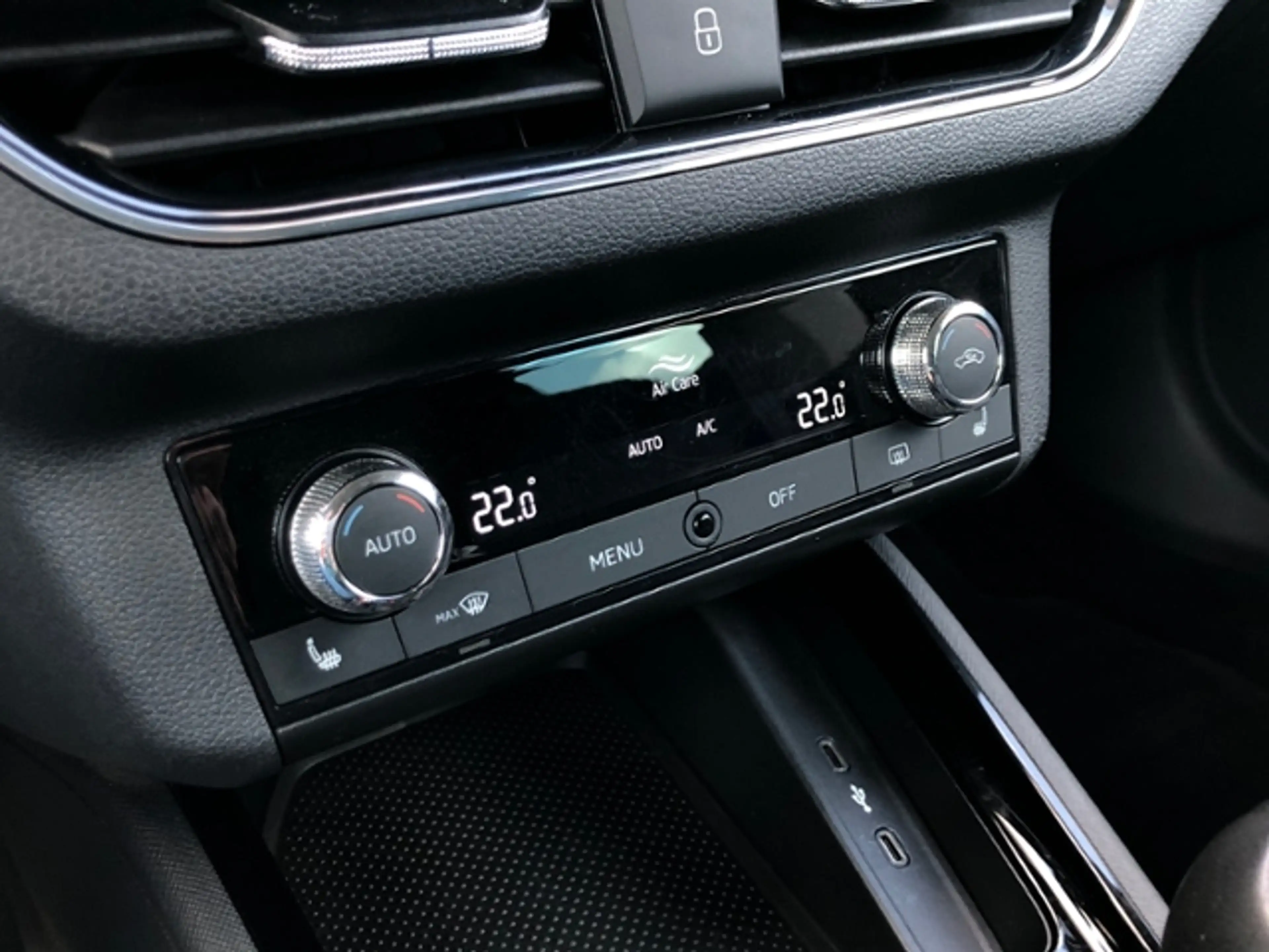 Skoda Kamiq Tour 1.5 TSI AHZV LED SHZ PDC SmartLink — photo 14