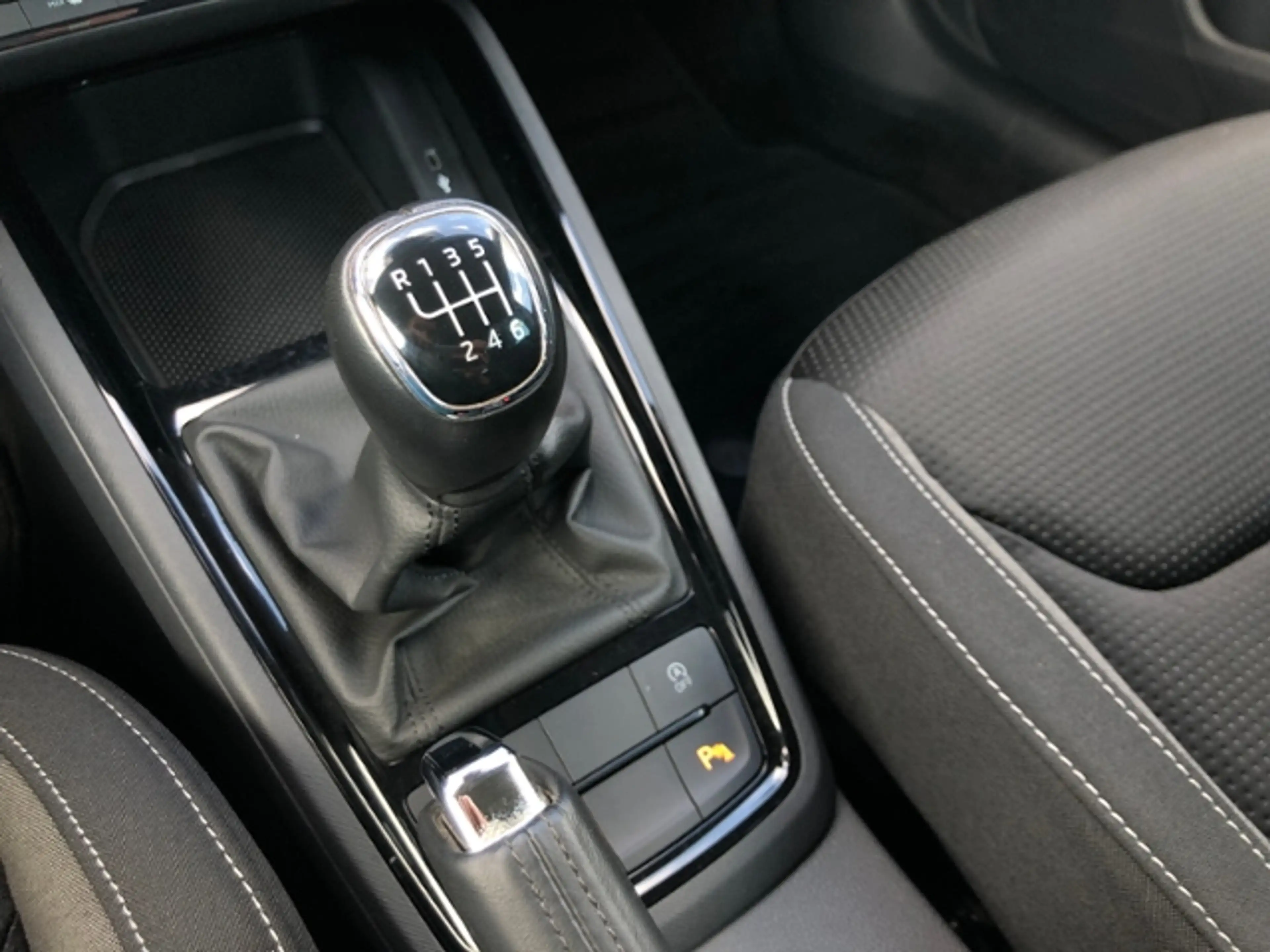 Skoda Kamiq Tour 1.5 TSI AHZV LED SHZ PDC SmartLink — photo 22