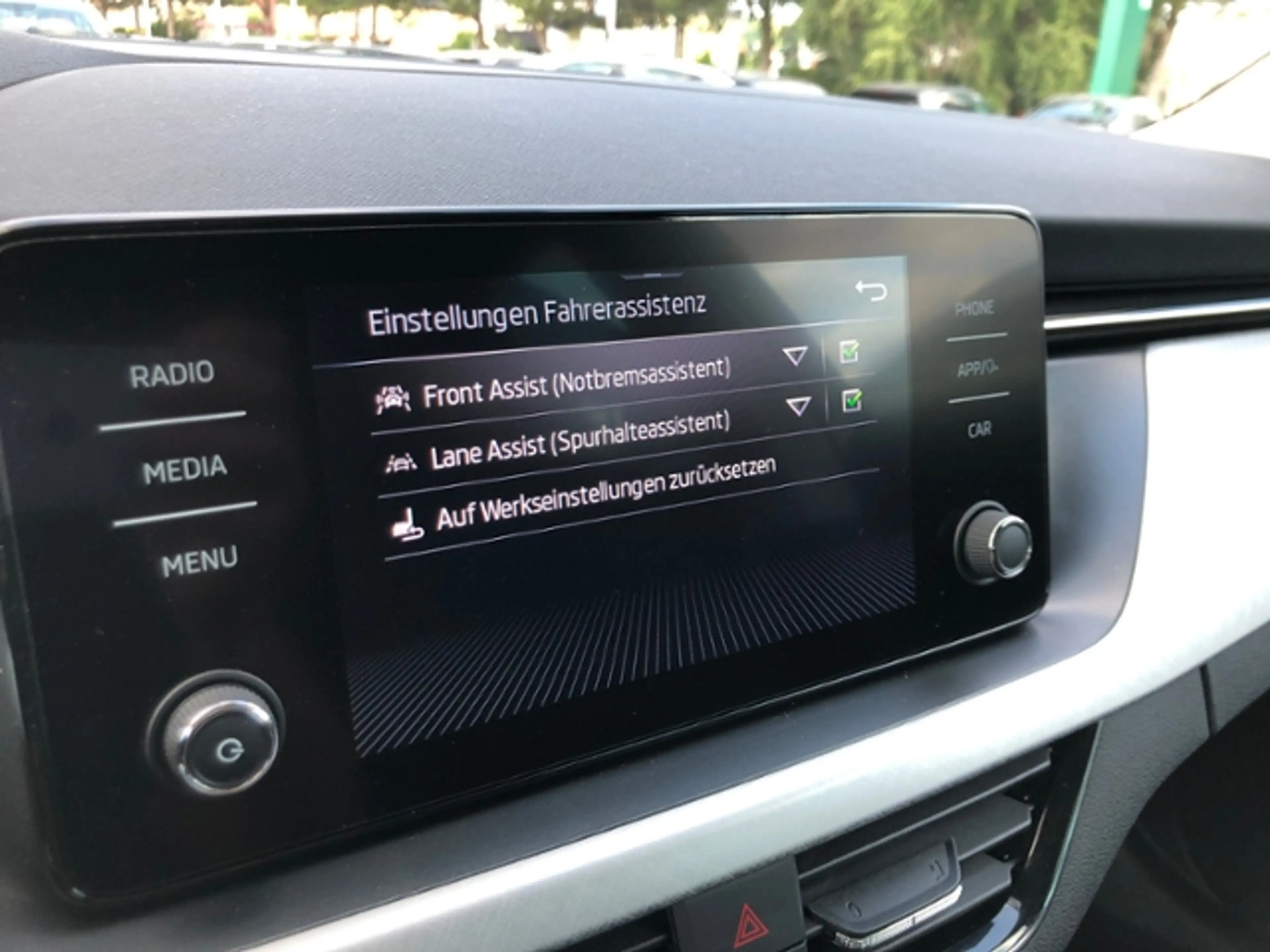 Skoda Kamiq Tour 1.5 TSI AHZV LED SHZ PDC SmartLink — photo 17