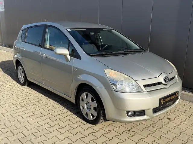 Toyota Corolla Verso 2.0 D-4D Tüv & Service Neu 7 Sitzer SHZ SH Temp