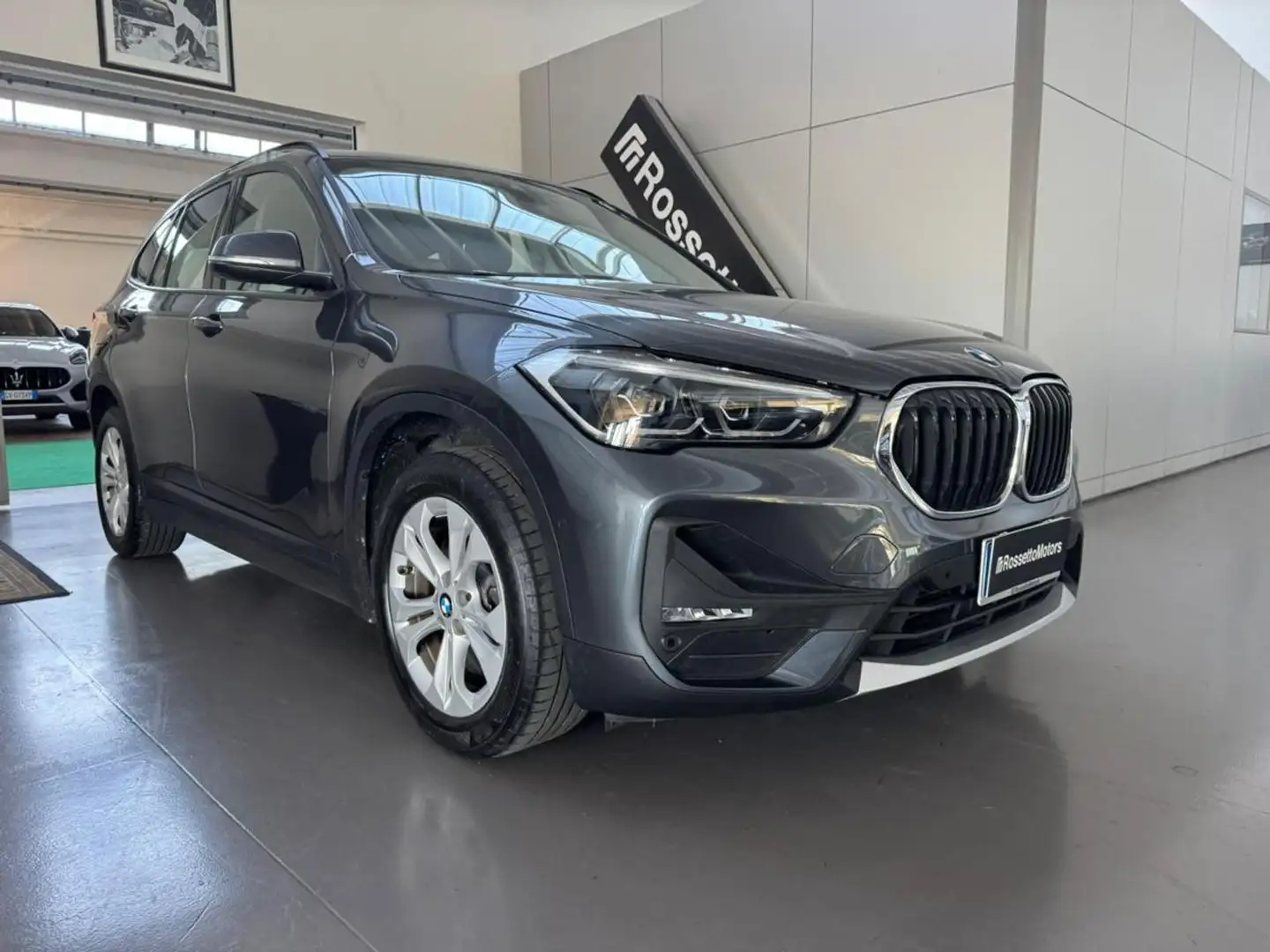 BMW X1 xDrive25e Business Advantage Gris - 1