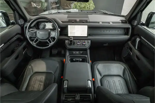 Land Rover Defender view 9