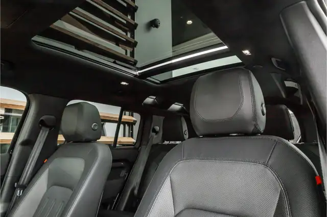 Land Rover Defender view 24