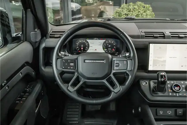 Land Rover Defender view 12