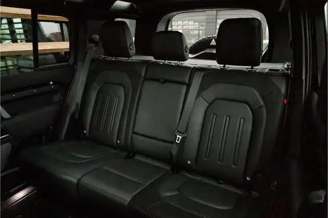 Land Rover Defender view 30