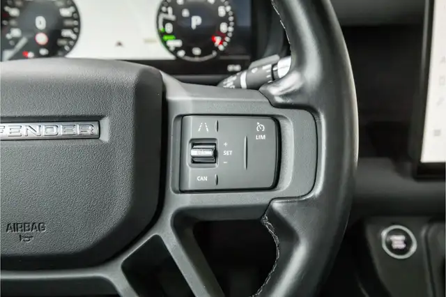 Land Rover Defender view 29