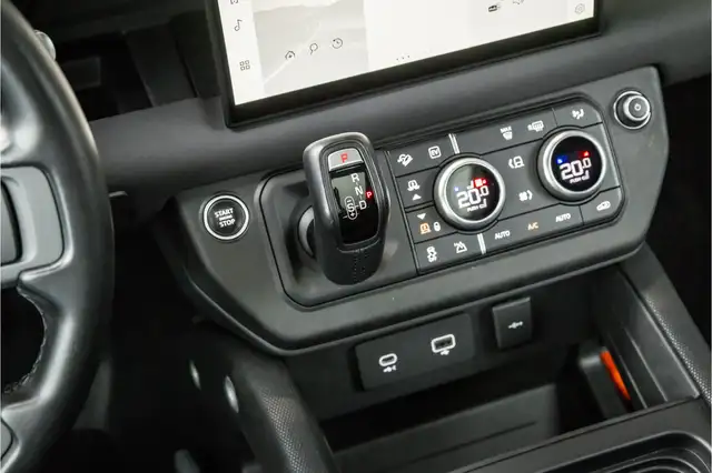 Land Rover Defender view 15