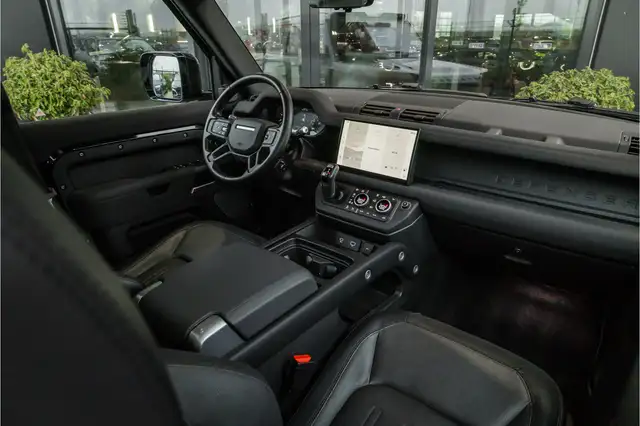 Land Rover Defender view 10
