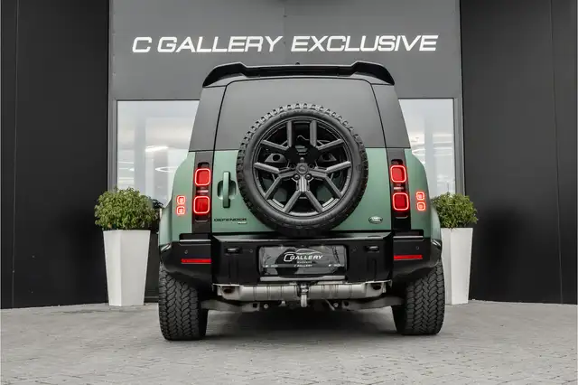 Land Rover Defender view 6