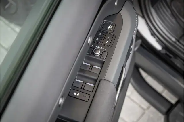Land Rover Defender view 26