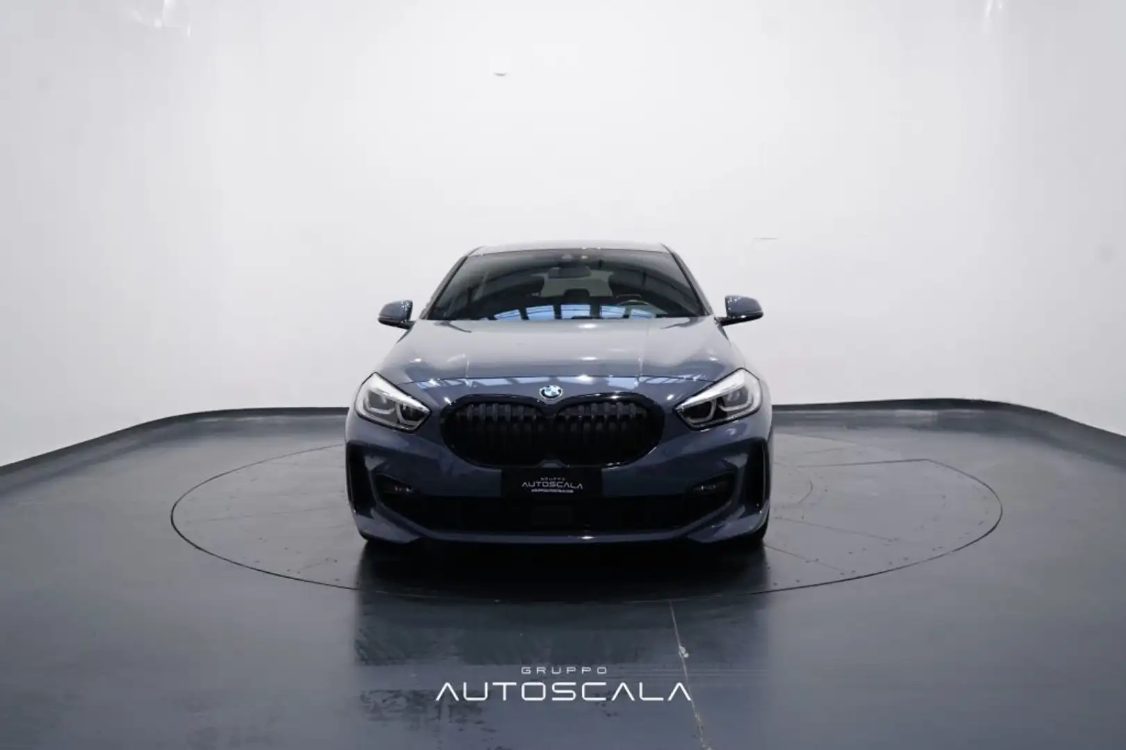 BMW 116 d Cambio Autom. 5p. Msport Grau - 2