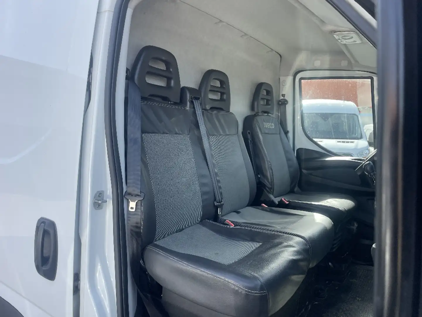 Iveco Daily 35 S 18 L4H2 BV6 - 2