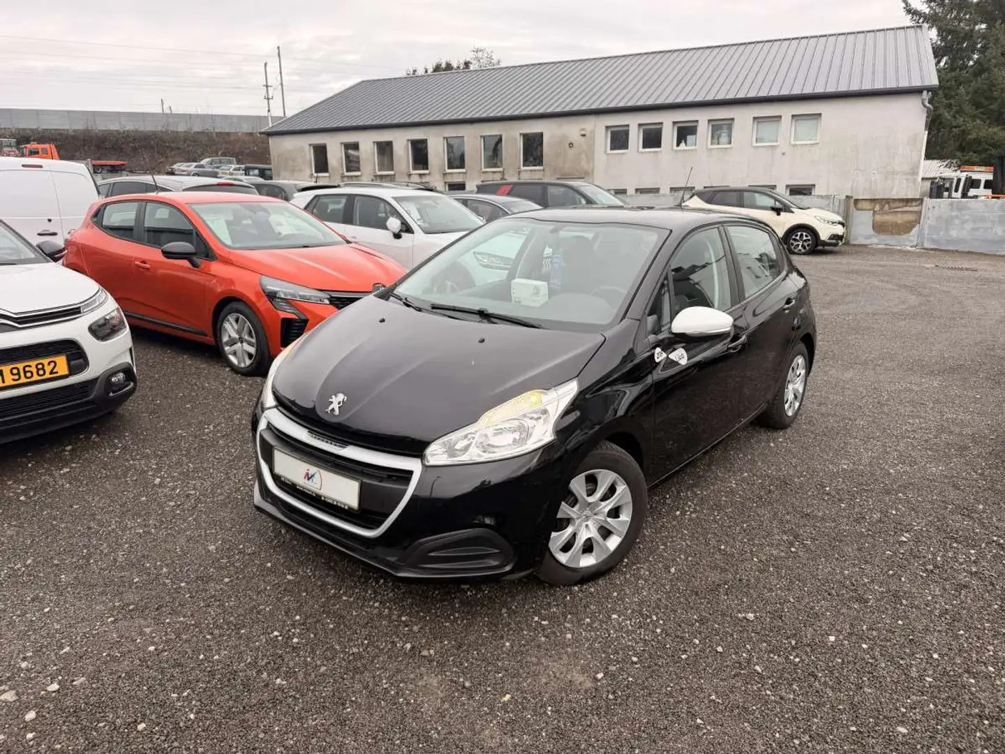Peugeot 208 1.2 LIKE 70 Noir - 1