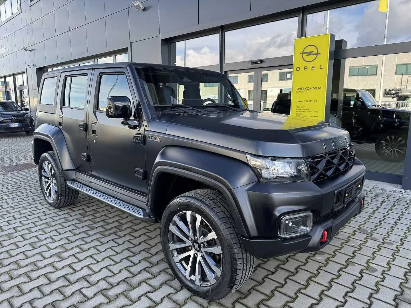 ICH-X K2 2.0 Turbo Diesel 4x4 Schwarz - 1