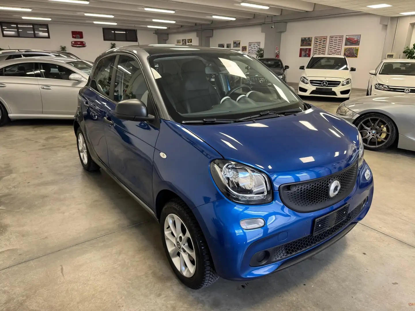 smart forFour 0.9 t Passion 90cv twinamic Garanzia 12 mesi Blu/Azzurro - 1