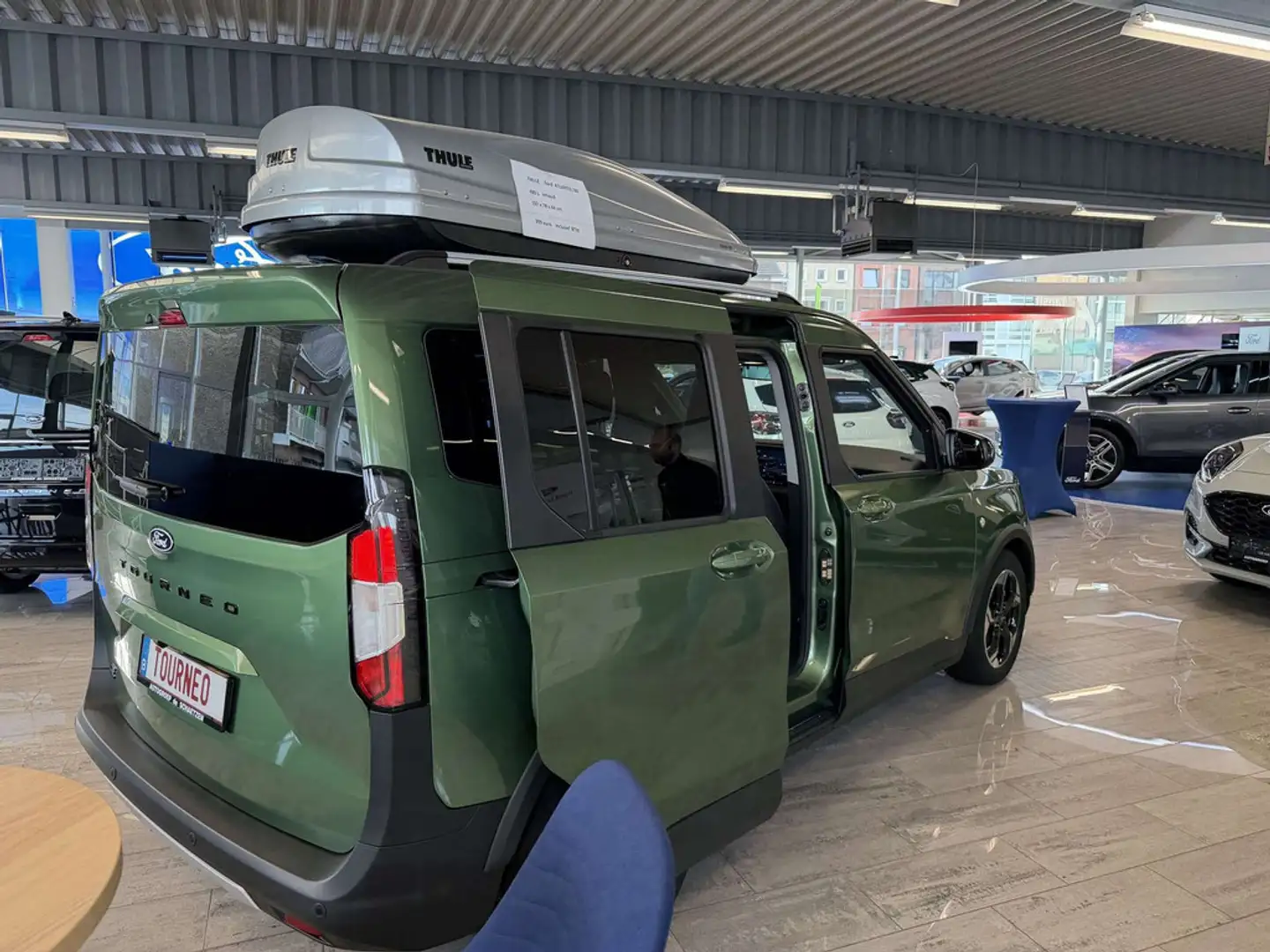 Ford Tourneo Courier BEV 43 kWh Active Grün - 2