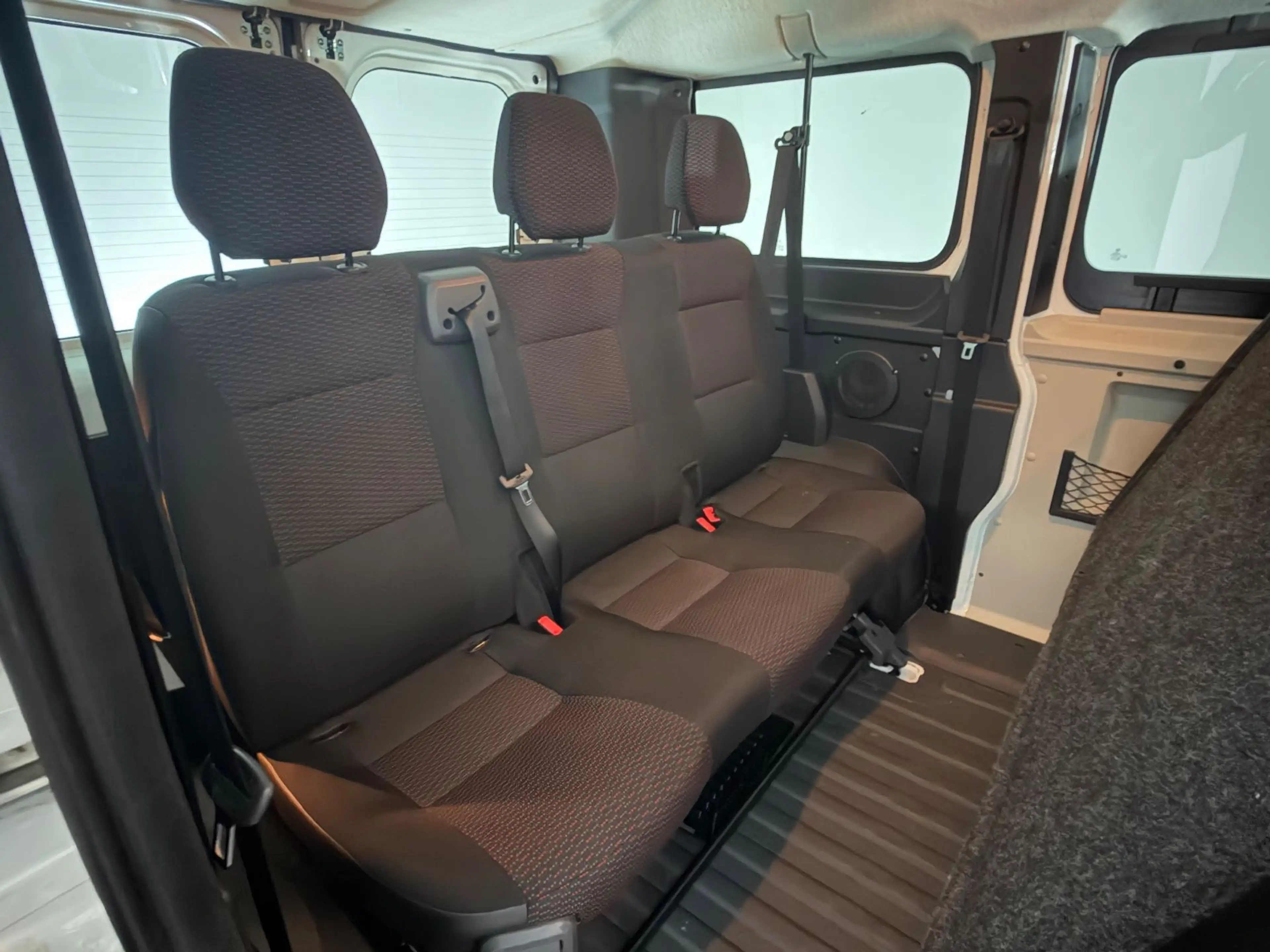 Peugeot Boxer Kombi 330 L1H1 Active/1.HD/NAVI/AHK/PDC/ — photo 10