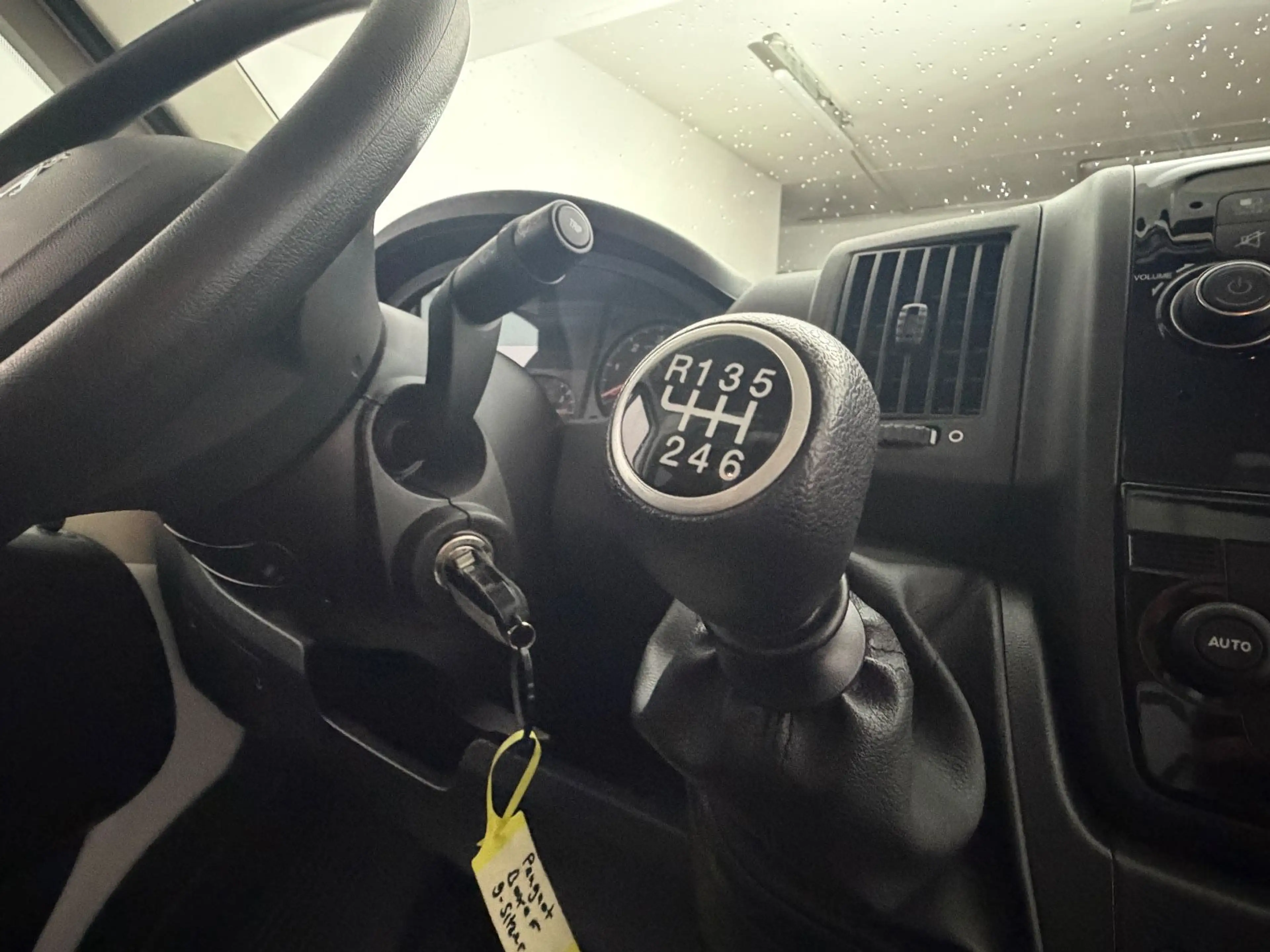 Peugeot Boxer Kombi 330 L1H1 Active/1.HD/NAVI/AHK/PDC/ — photo 11