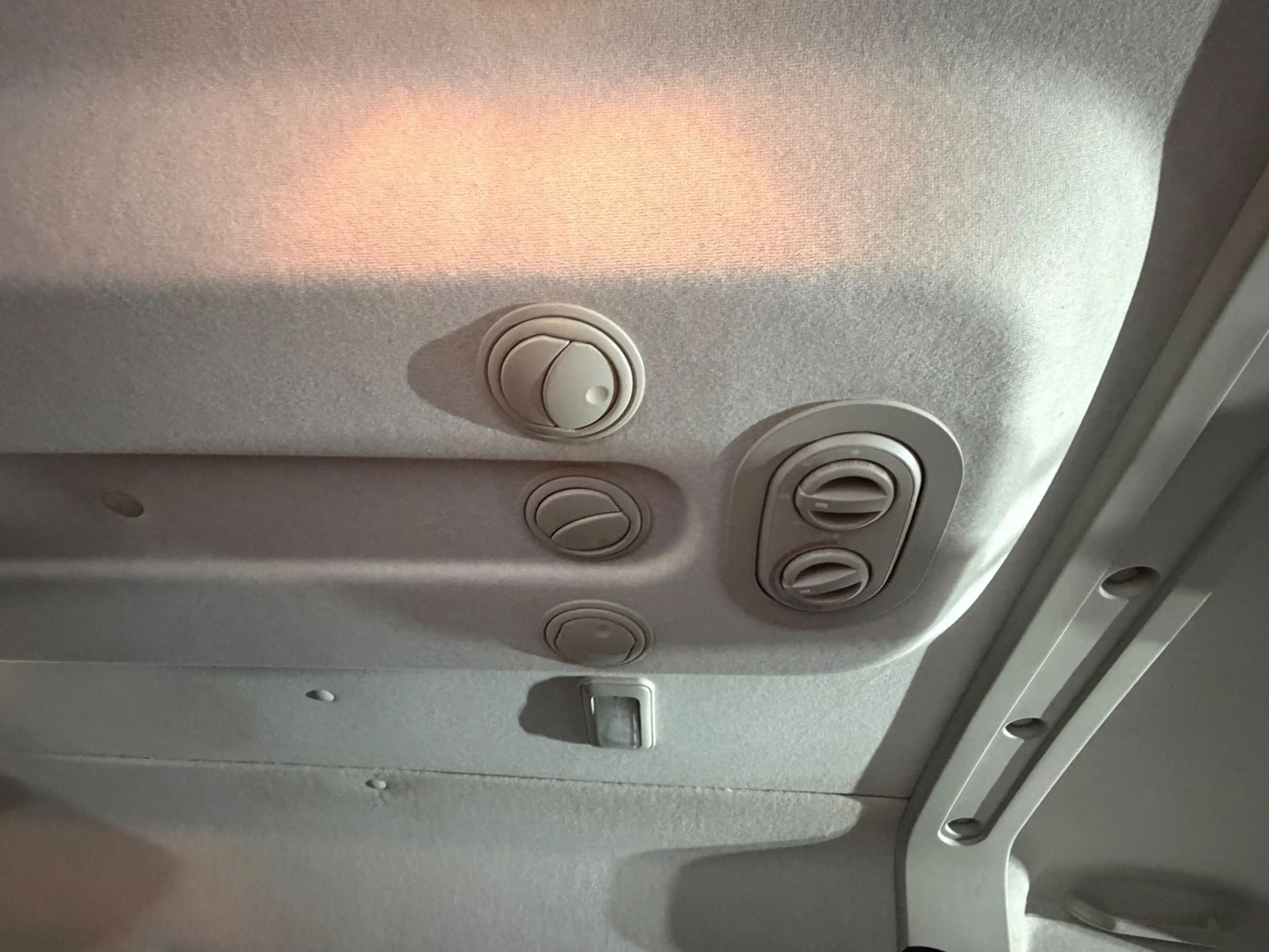 Peugeot Boxer Kombi 330 L1H1 Active/1.HD/NAVI/AHK/PDC/ — photo 14