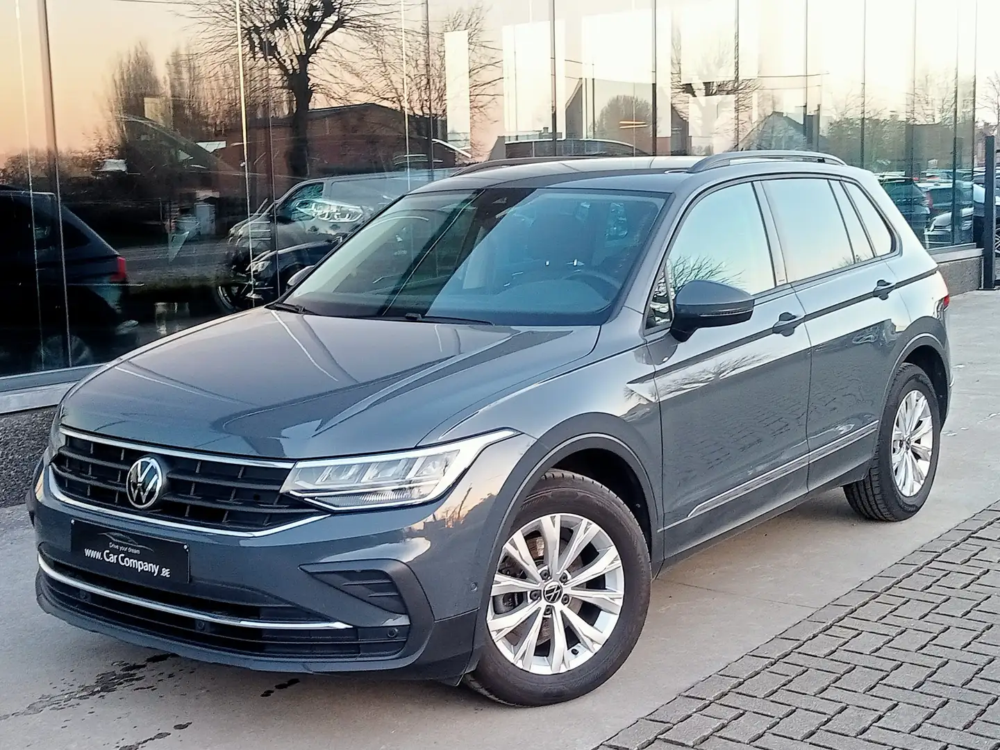 Volkswagen Tiguan 1.5 TSI ACT LIFE*GPS*DIG.CP*DAB*VKBH*APP CONNECT Grijs - 2