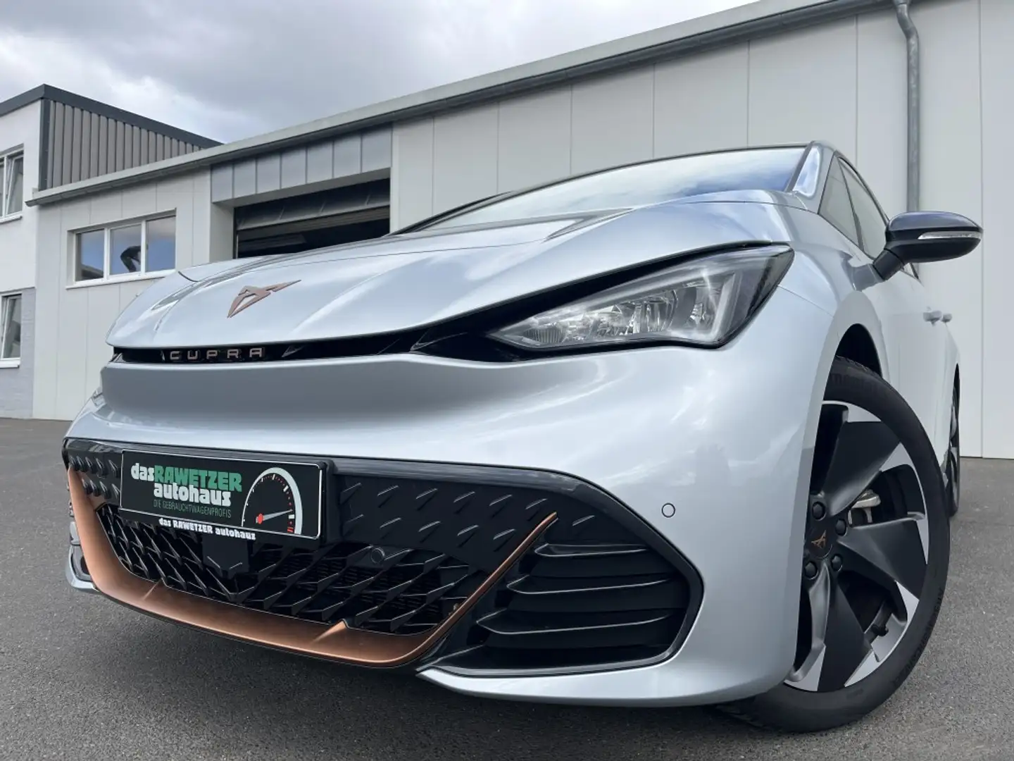 CUPRA Born e-Boost 63 kWh 181€ m. 20% Anzahlung CCS Wärmep Silber - 1