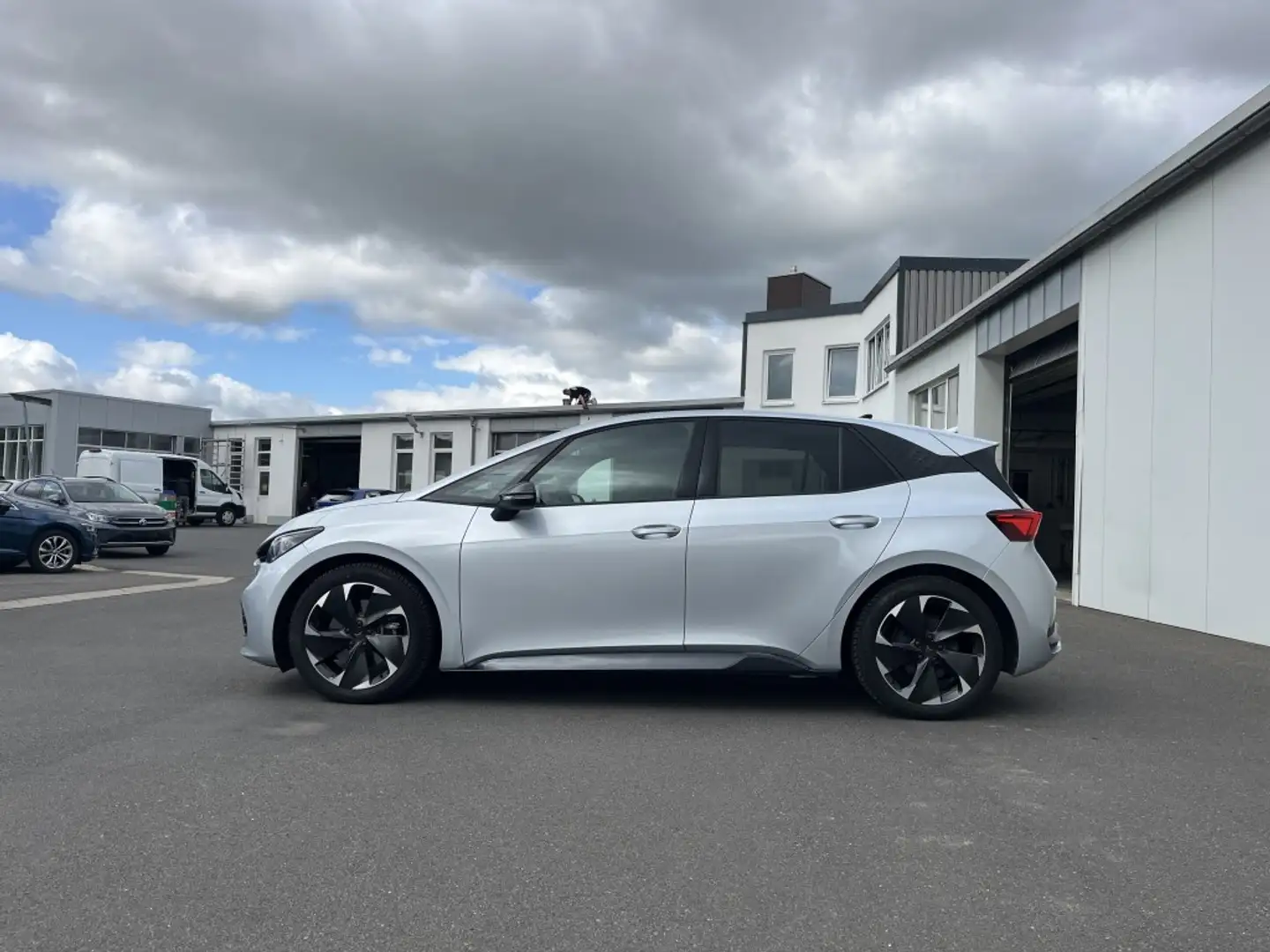 CUPRA Born e-Boost 63 kWh 181€ m. 20% Anzahlung CCS Wärmep Silber - 2