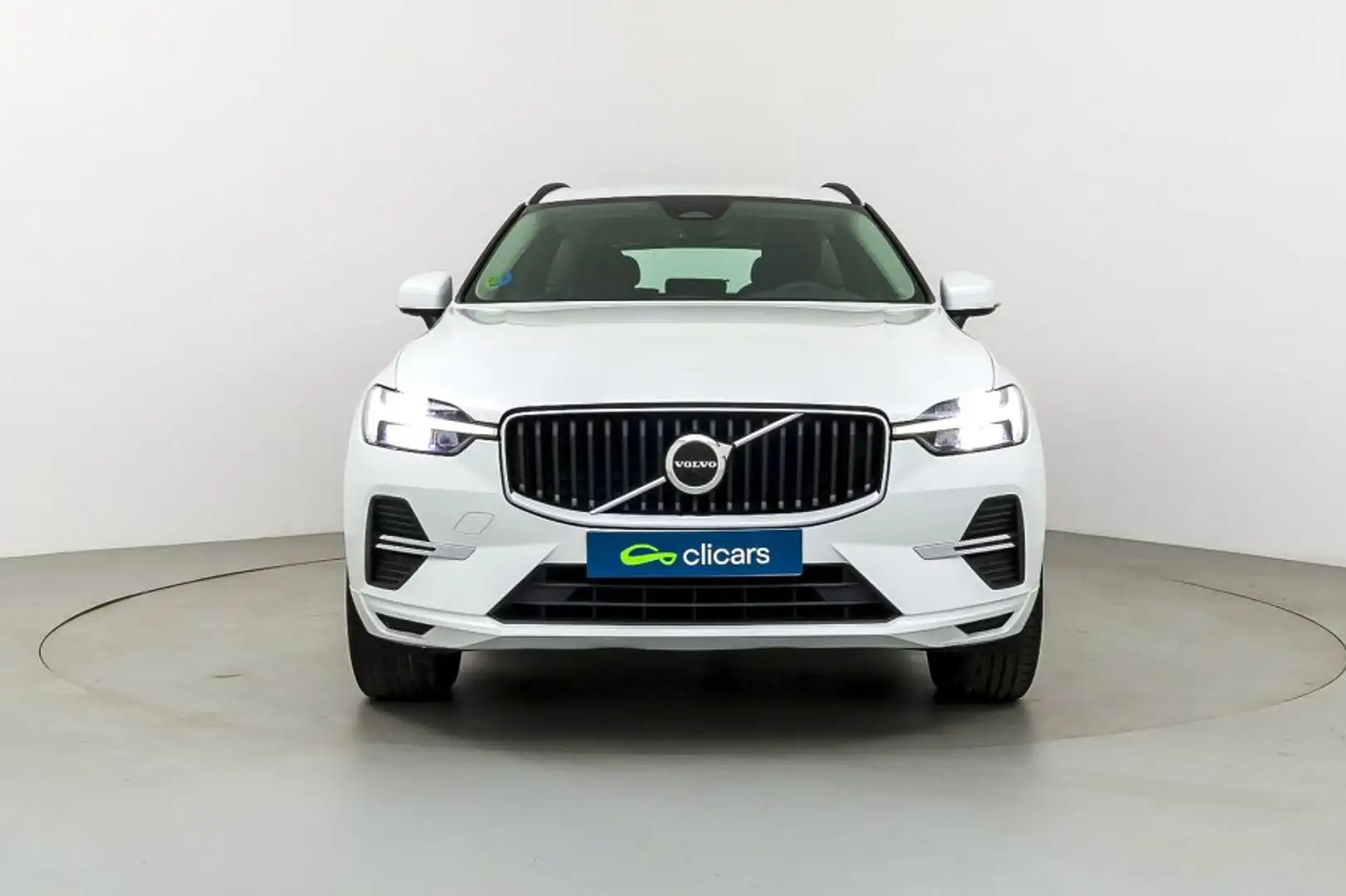 Volvo XC60 B4 Momentum Pro FWD Aut. Blanco - 2
