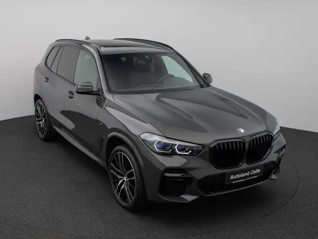 BMW X5 M view 3